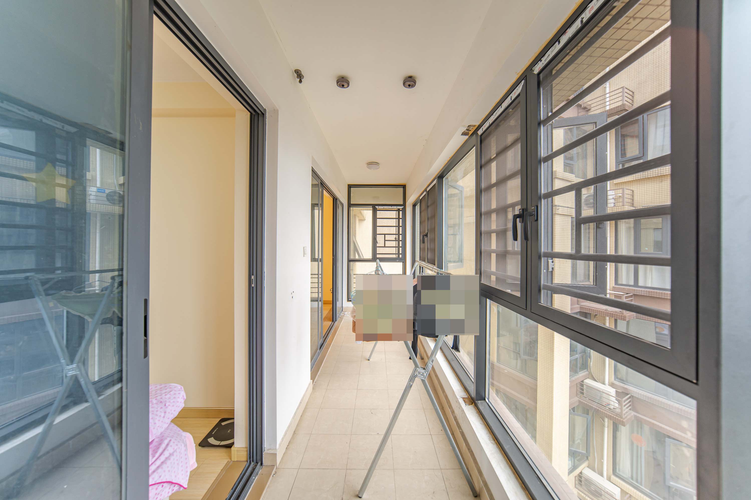 兰亭湾畔 4室2厅2卫 150.0万 兰亭湾畔 4室2厅2卫 150.0万阳台