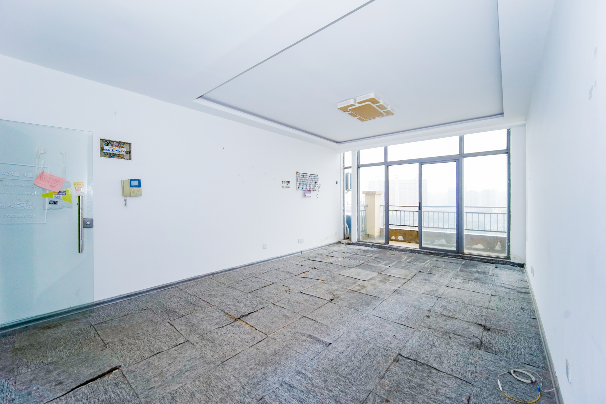上海城小区  5室3厅3卫   180.00万客厅
