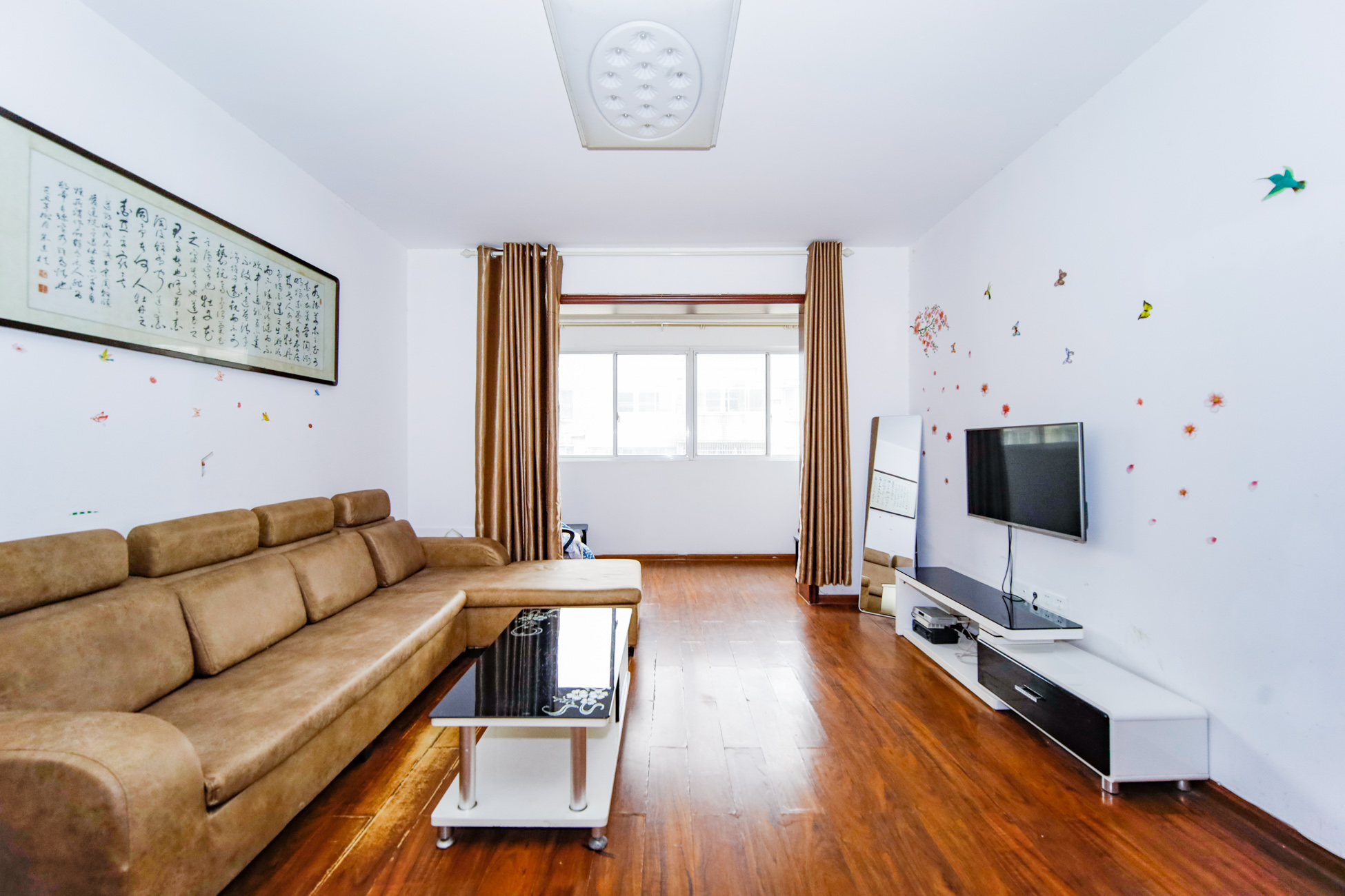 德馨园 5室2厅1卫 61.8万 德馨园 5室2厅1卫 61.8万客厅