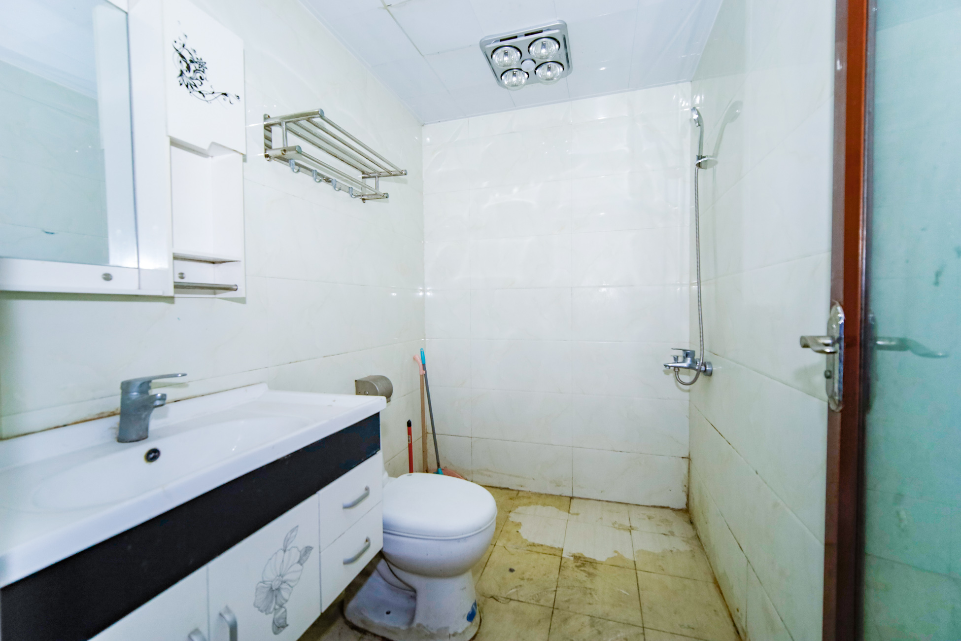 德馨园 5室2厅1卫 61.8万 德馨园 5室2厅1卫 61.8万卫生间