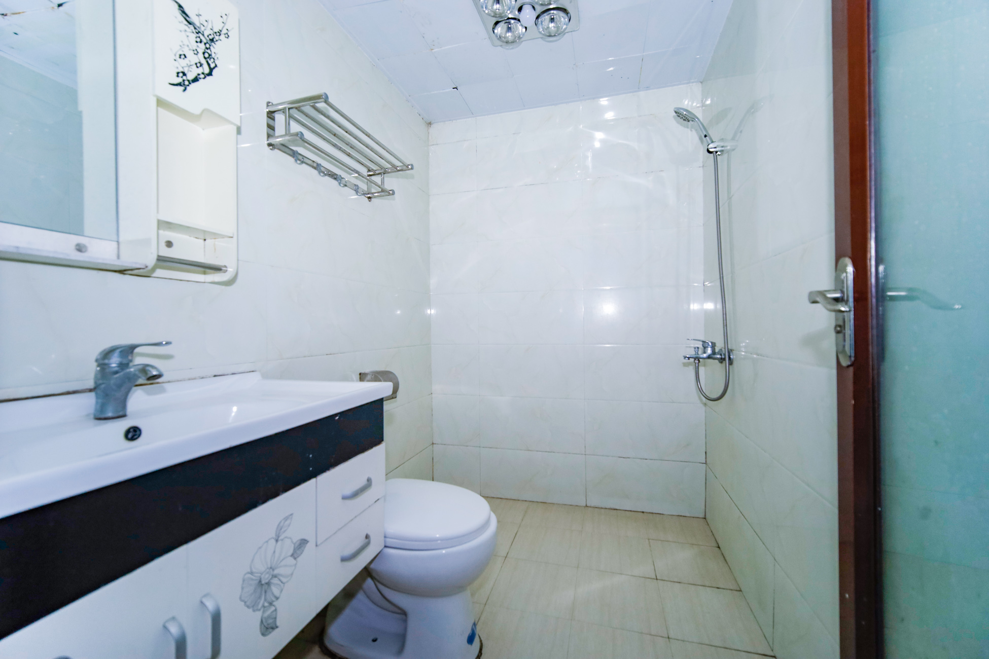 德馨园 5室2厅1卫 61.8万 德馨园 5室2厅1卫 61.8万卫生间