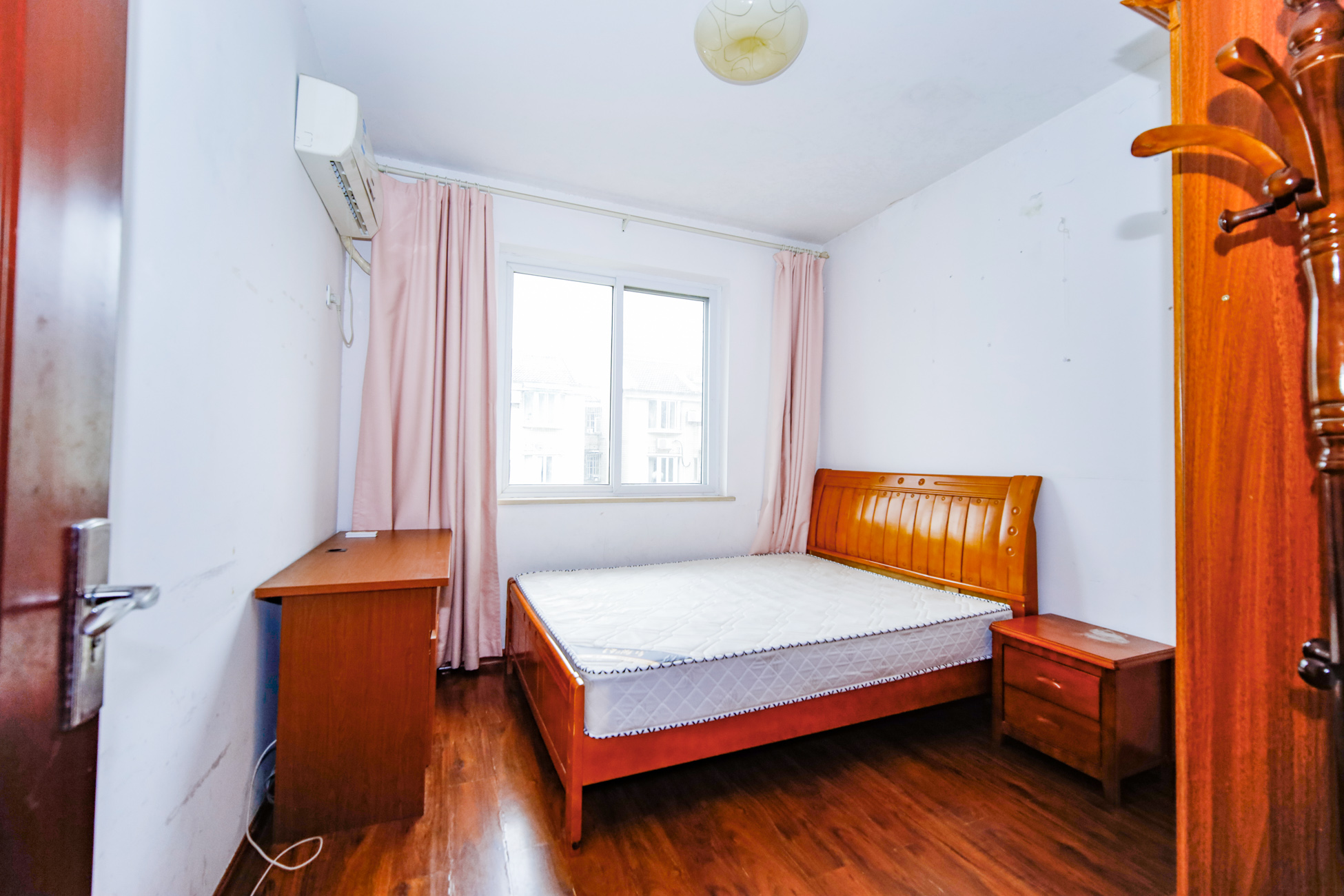 德馨园 5室2厅1卫 61.8万 德馨园 5室2厅1卫 61.8万卧室