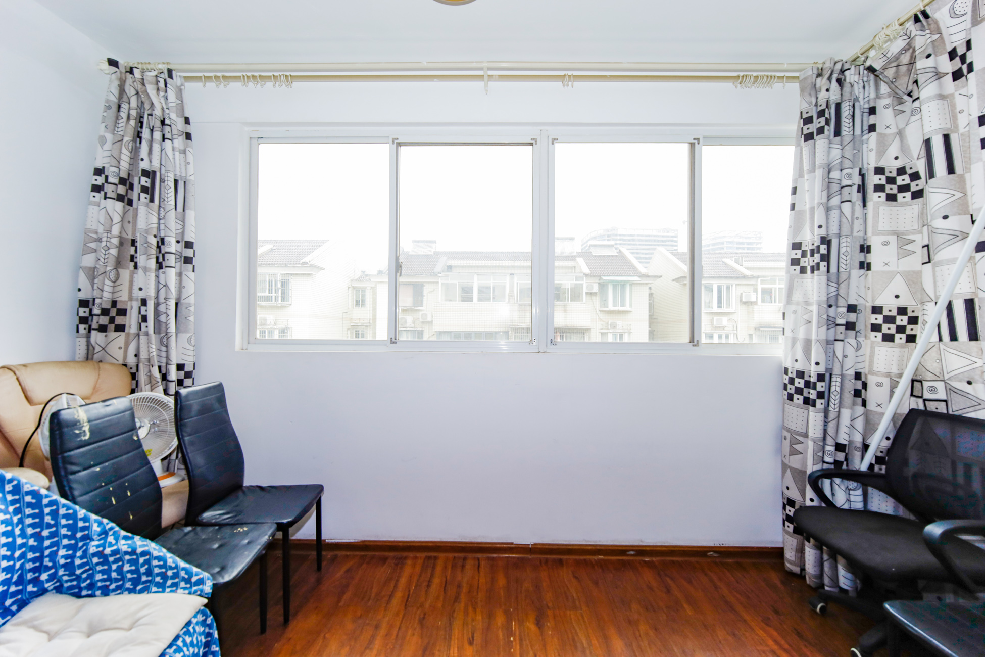 德馨园 5室2厅1卫 61.8万 德馨园 5室2厅1卫 61.8万阳台