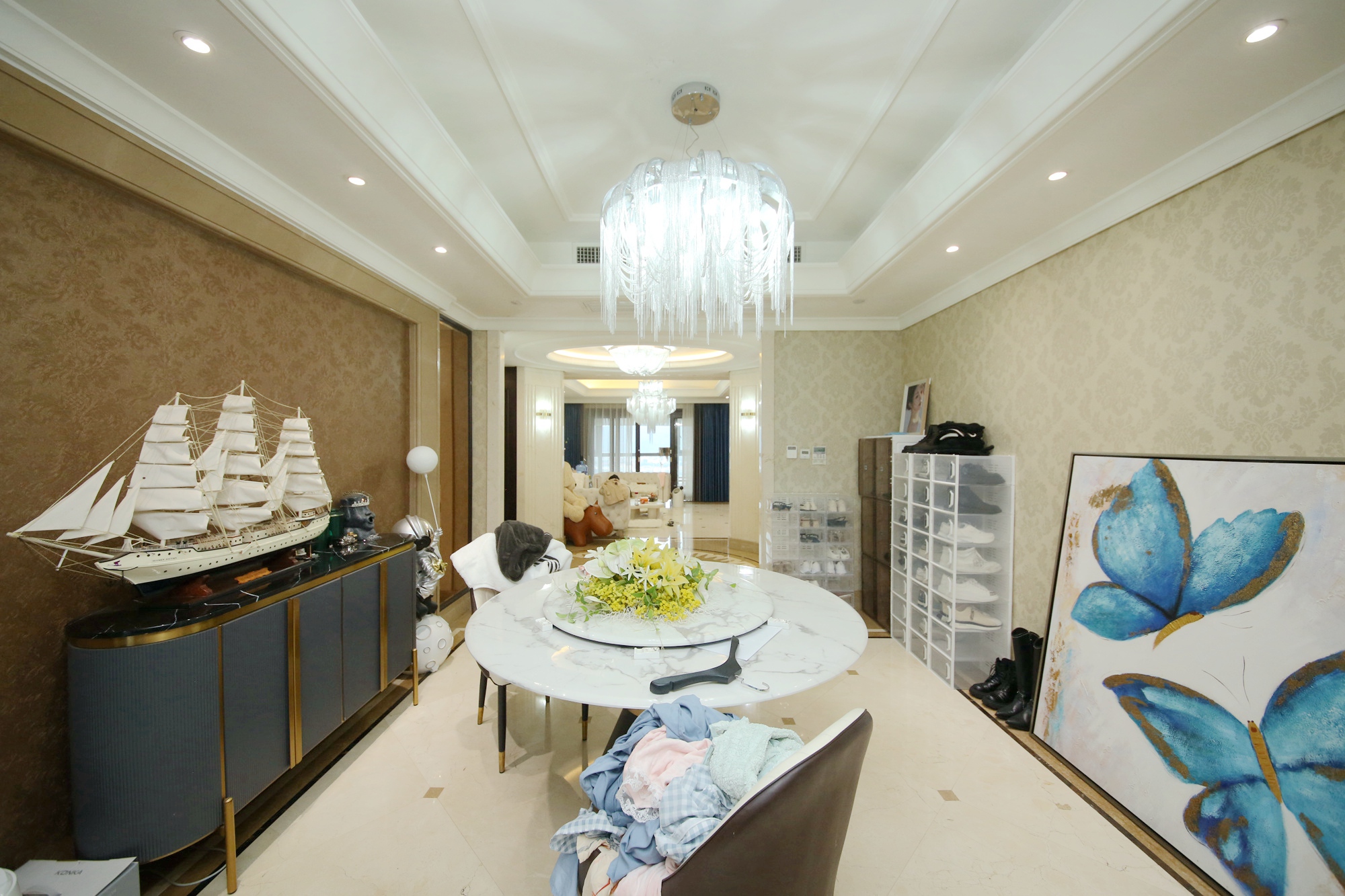 华远隆玺  4室2厅3卫   676.00万客厅
