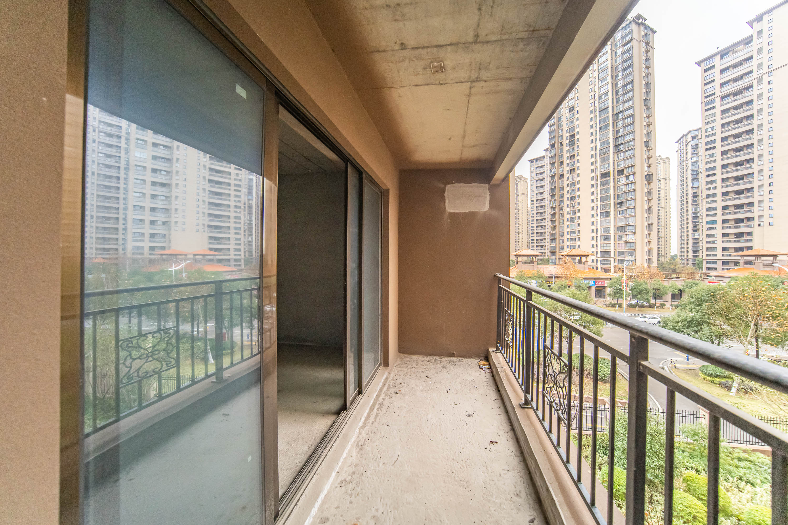 江山帝景哈佛 3室2厅2卫 100.0万 江山帝景哈佛 3室2厅2卫 100.0万阳台