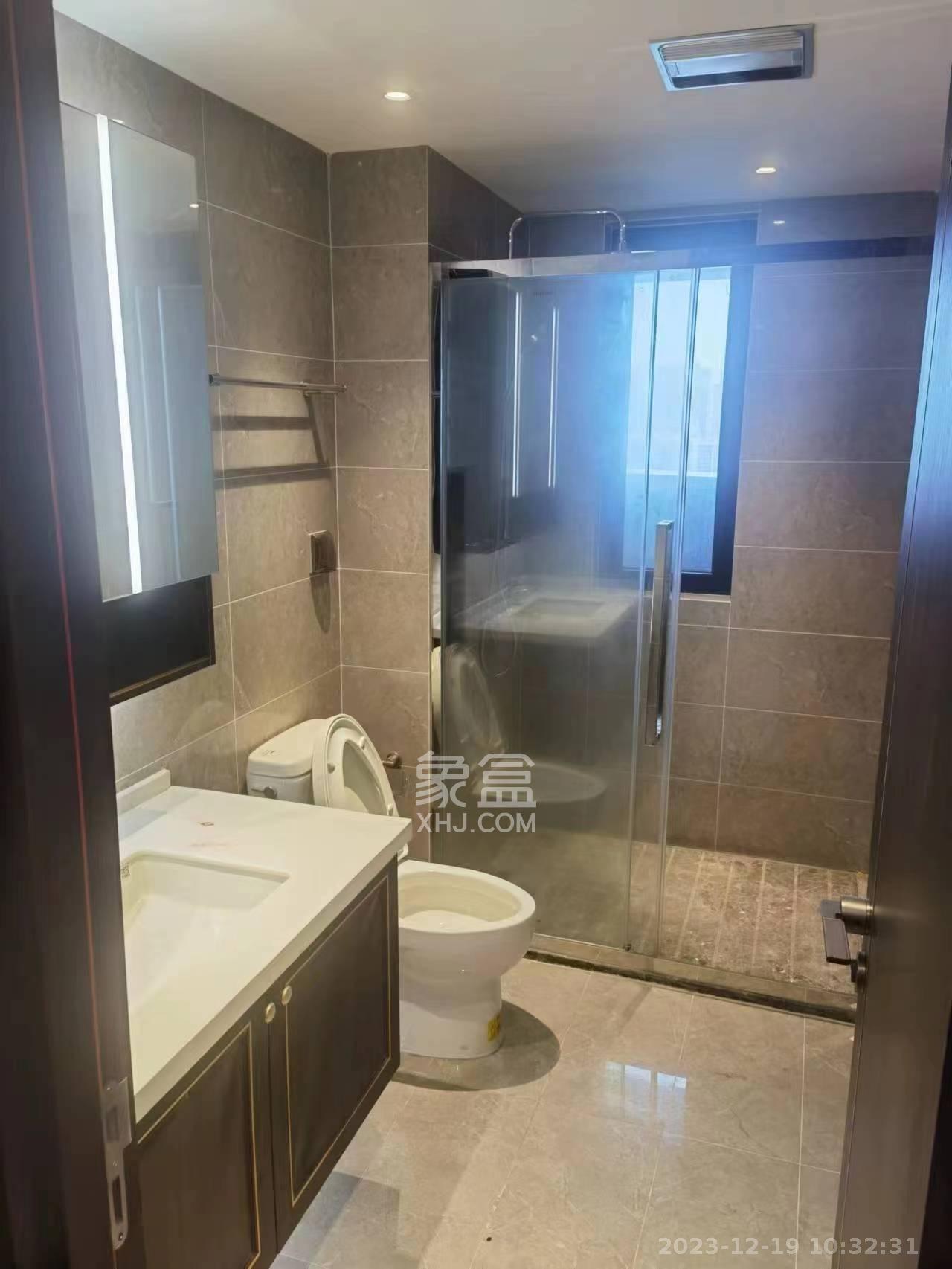 東原麓印長江B區(qū)  4室2廳2衛(wèi)   5000.00元/月室內(nèi)圖