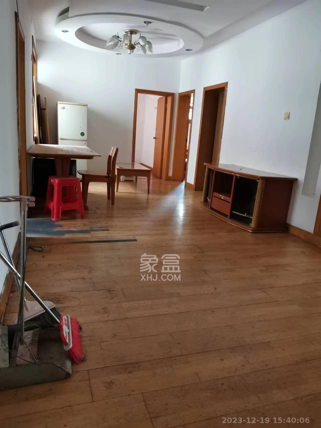 经贸局宿舍  4室2厅2卫   1800.00元/月室内图1