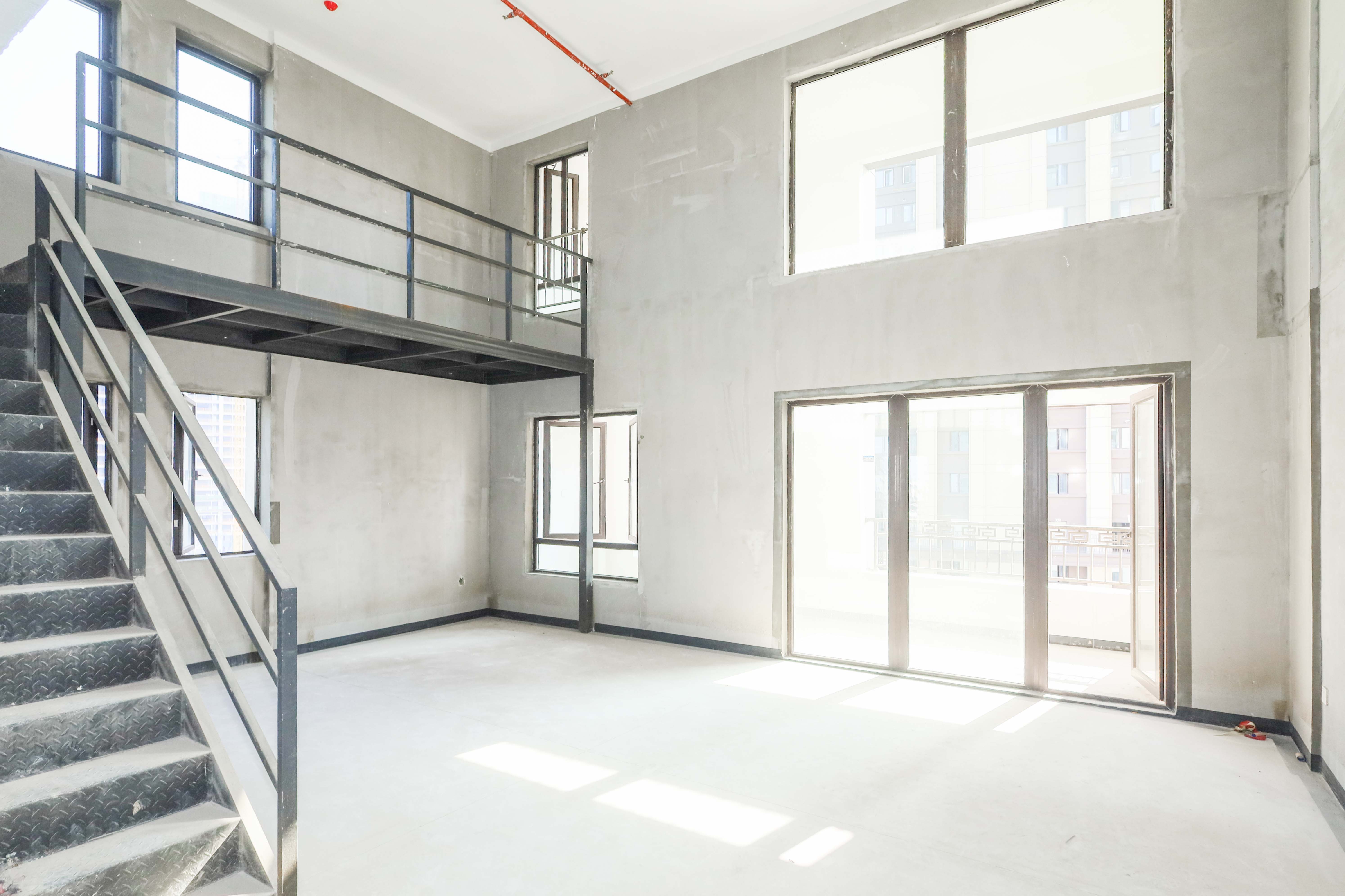 建发央著  4室2厅2卫   280.00万客厅
