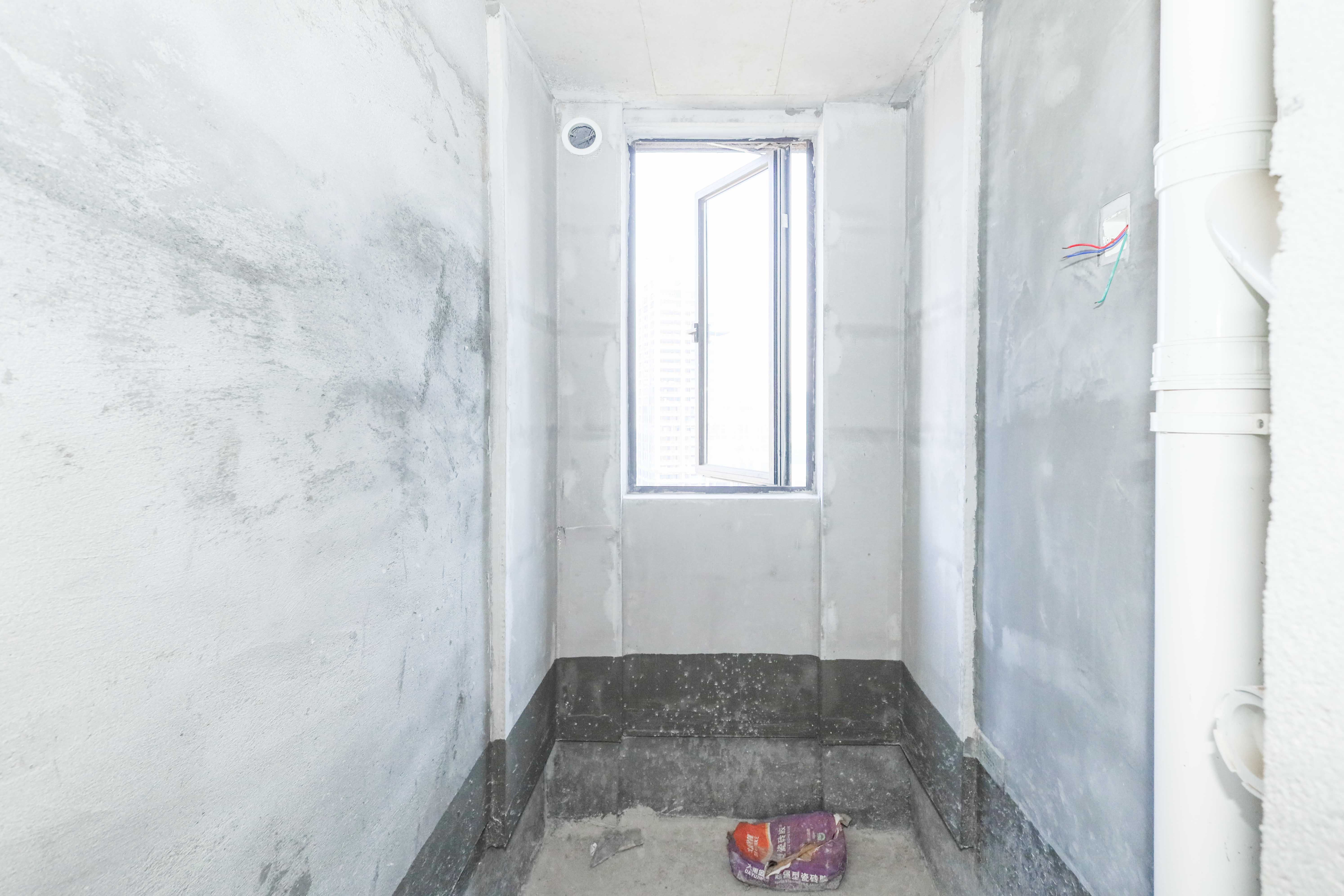 建发央著  4室2厅2卫   280.00万卫生间
