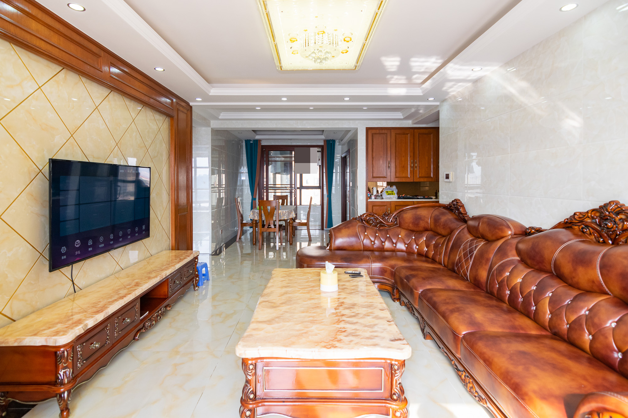 金地三千府(金地湖山樾、金地自在城) 3室2厅2卫 92.0万 金地三千府(金地湖山樾、金地自在城) 3室2厅2卫 92.0万客厅