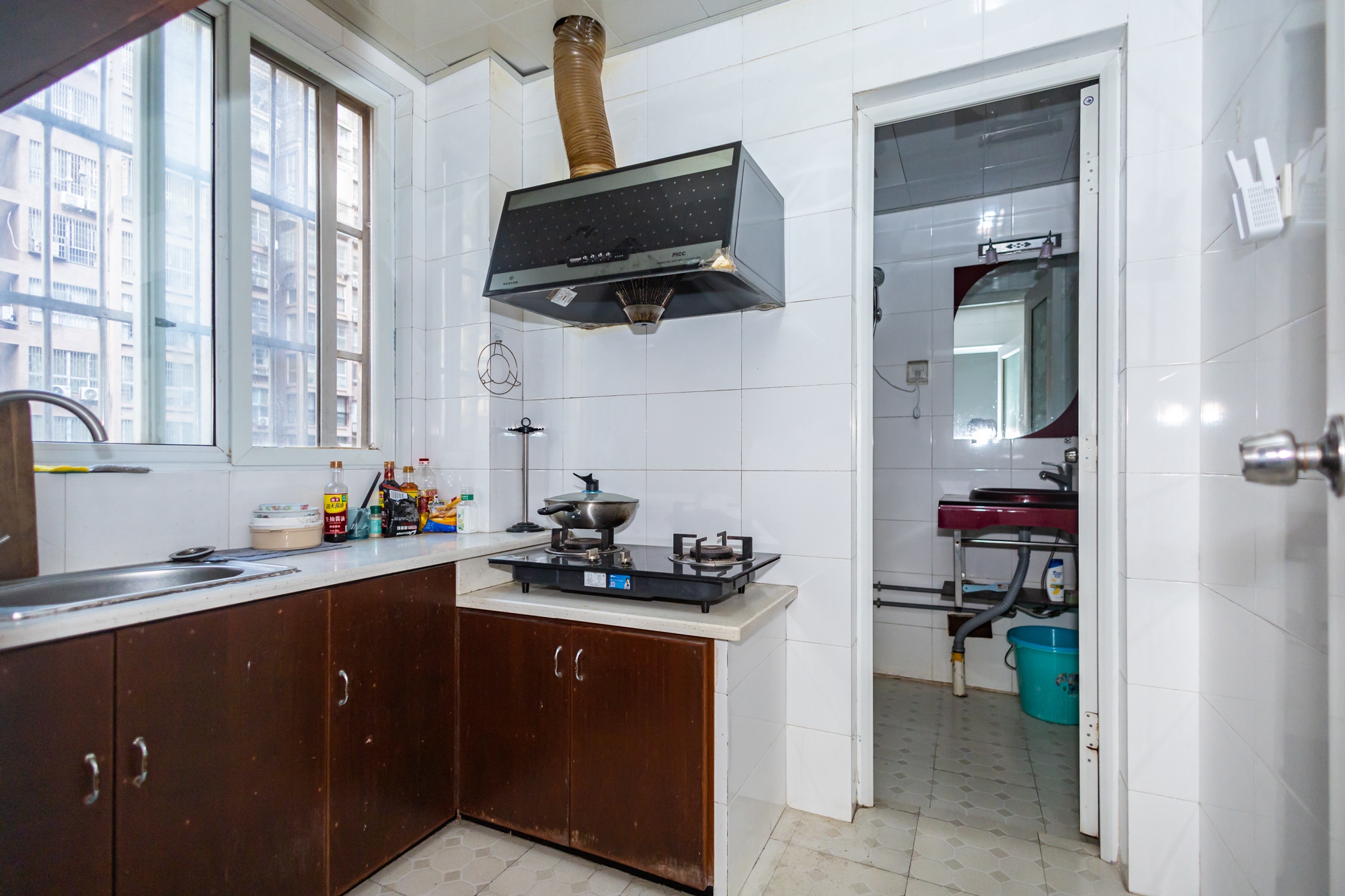 彩都公寓 1室1厅1卫 21.5万 彩都公寓 1室1厅1卫 21.5万厨房