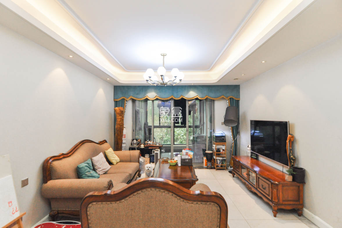 梅溪湖金茂府(金茂广场)(金茂览秀城)  3室2厅2卫    195.0万 梅溪湖金茂府(金茂广场)(金茂览秀城)  3室2厅2卫    195.0万客厅