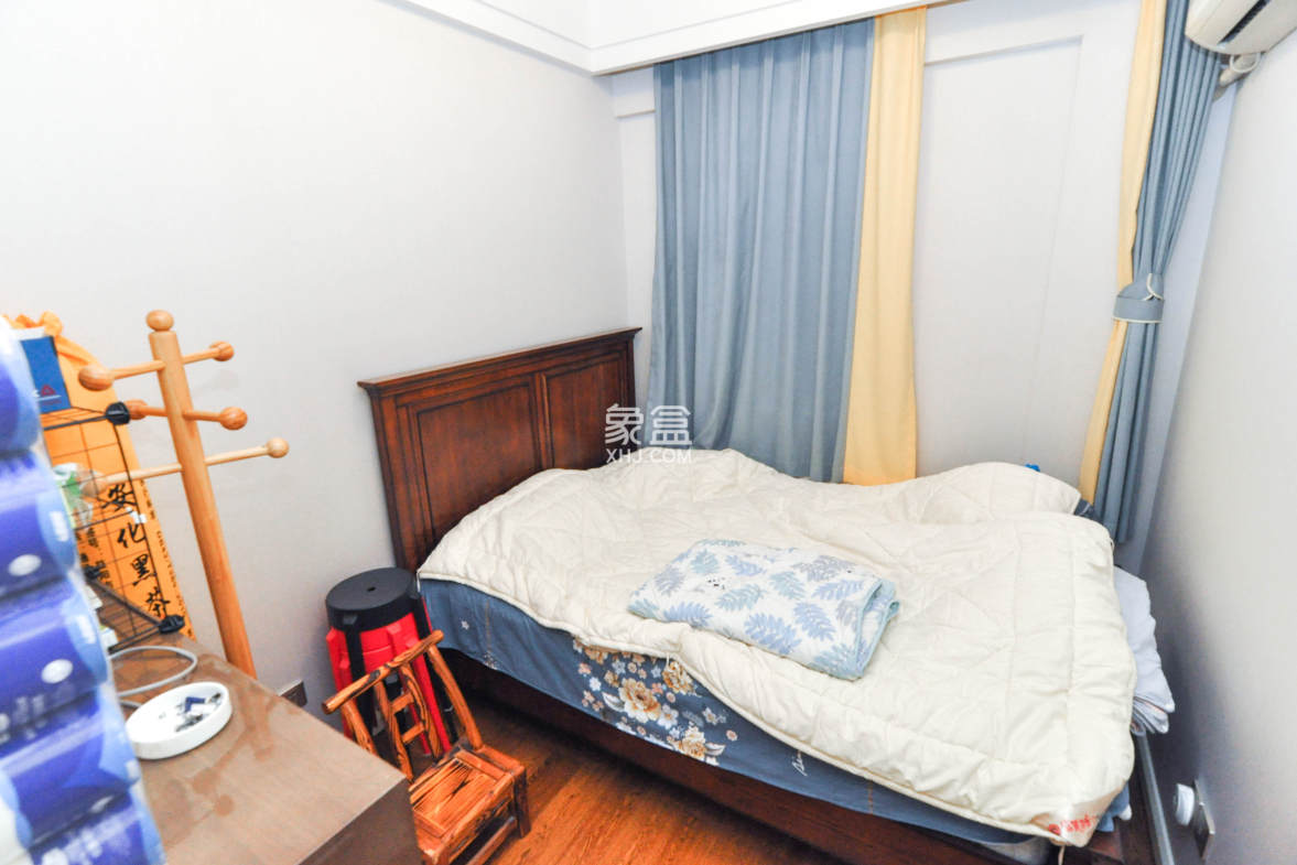 梅溪湖金茂府(金茂广场)(金茂览秀城)  3室2厅2卫    195.0万 梅溪湖金茂府(金茂广场)(金茂览秀城)  3室2厅2卫    195.0万卧室