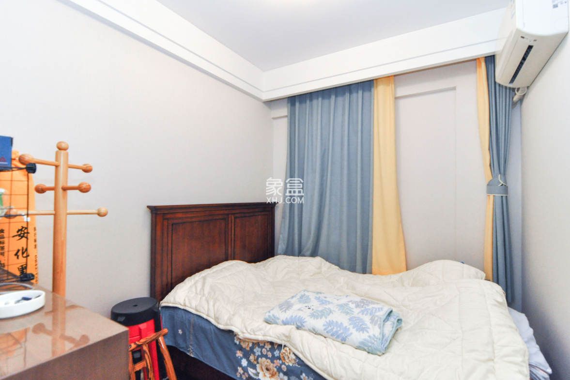 梅溪湖金茂府(金茂广场)(金茂览秀城)  3室2厅2卫    195.0万 梅溪湖金茂府(金茂广场)(金茂览秀城)  3室2厅2卫    195.0万卧室