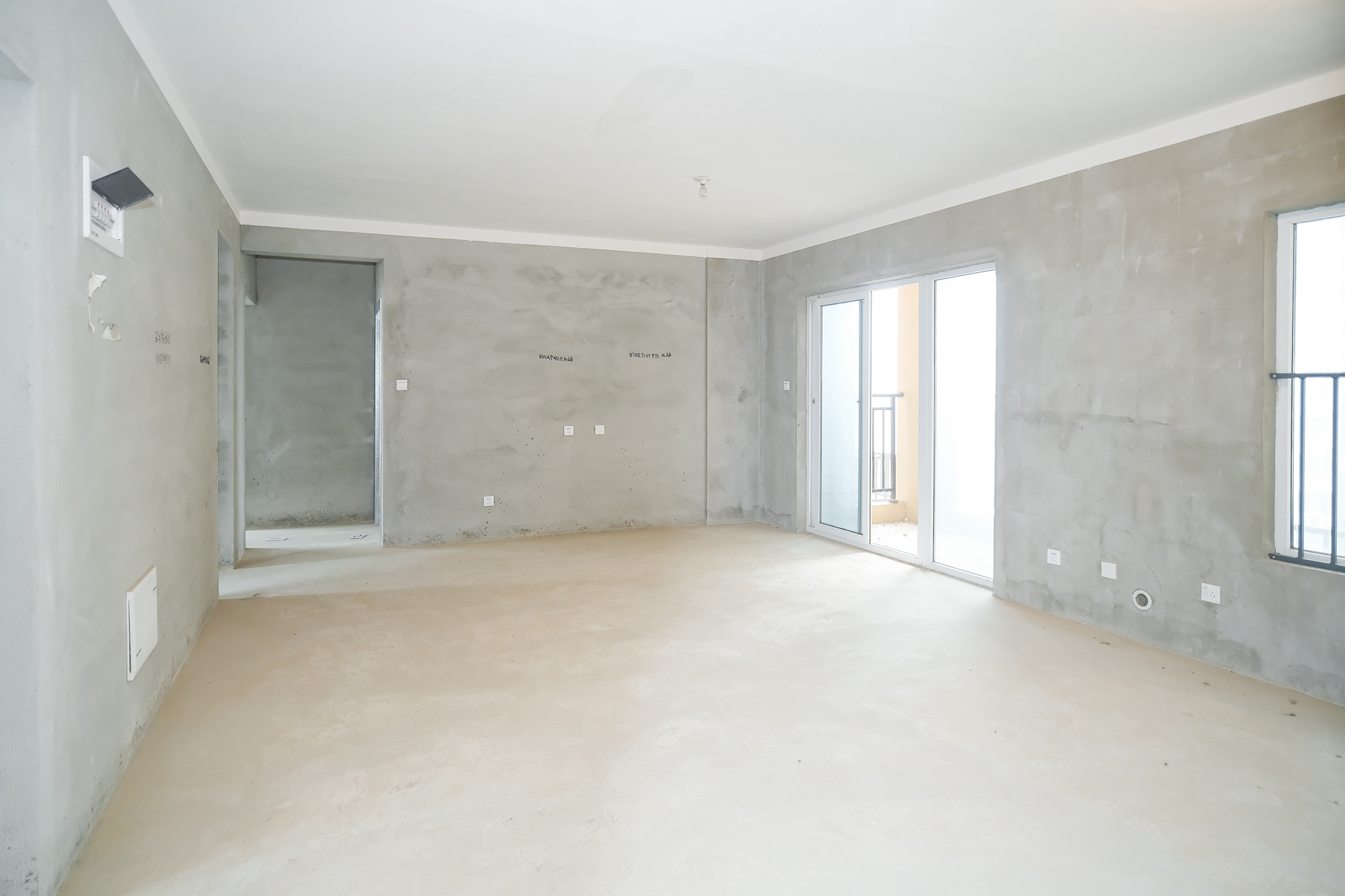 荣盛花语城  3室2厅2卫    79.0万 荣盛花语城  3室2厅2卫    79.0万客厅