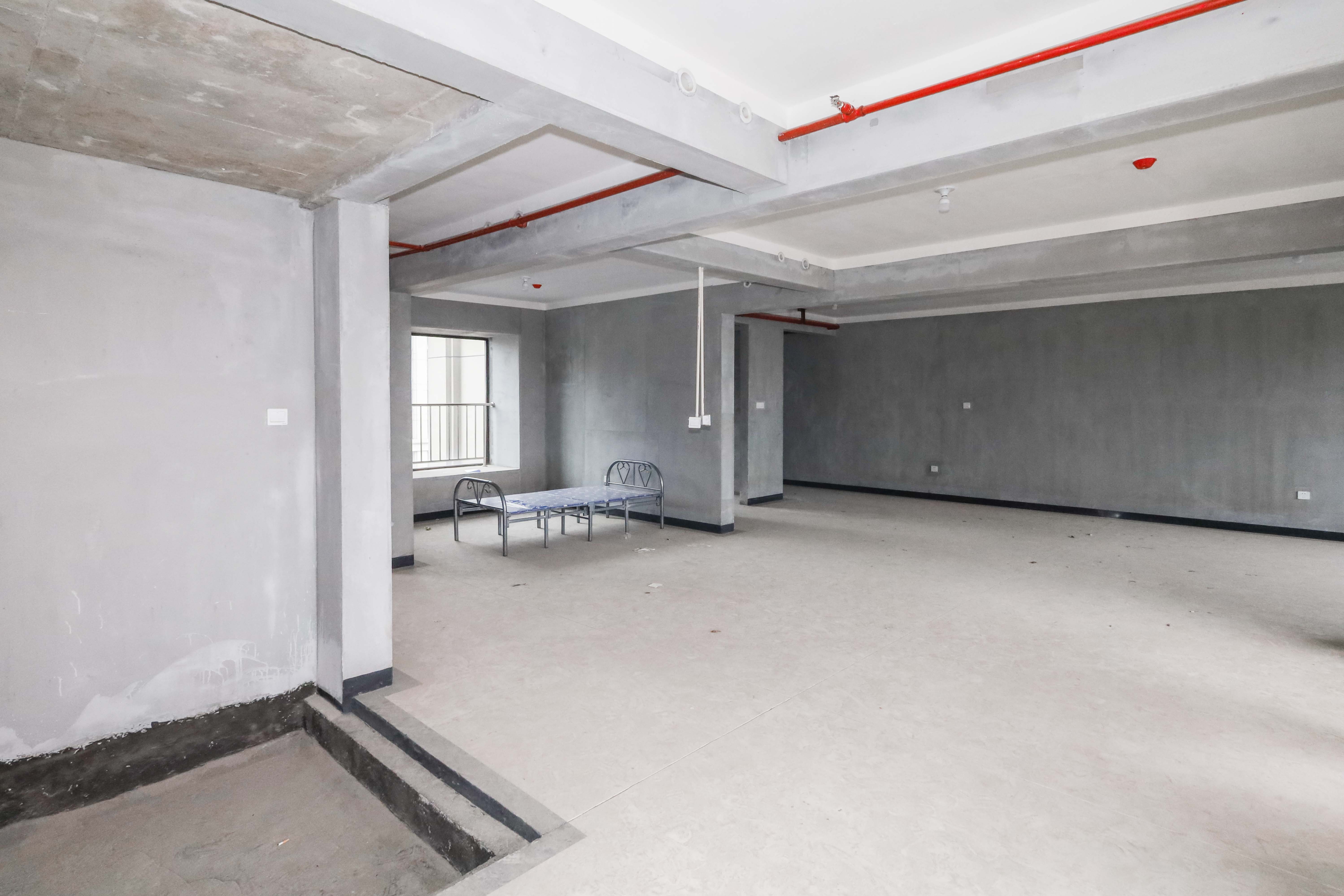 建发央著  4室2厅2卫   230.00万其他