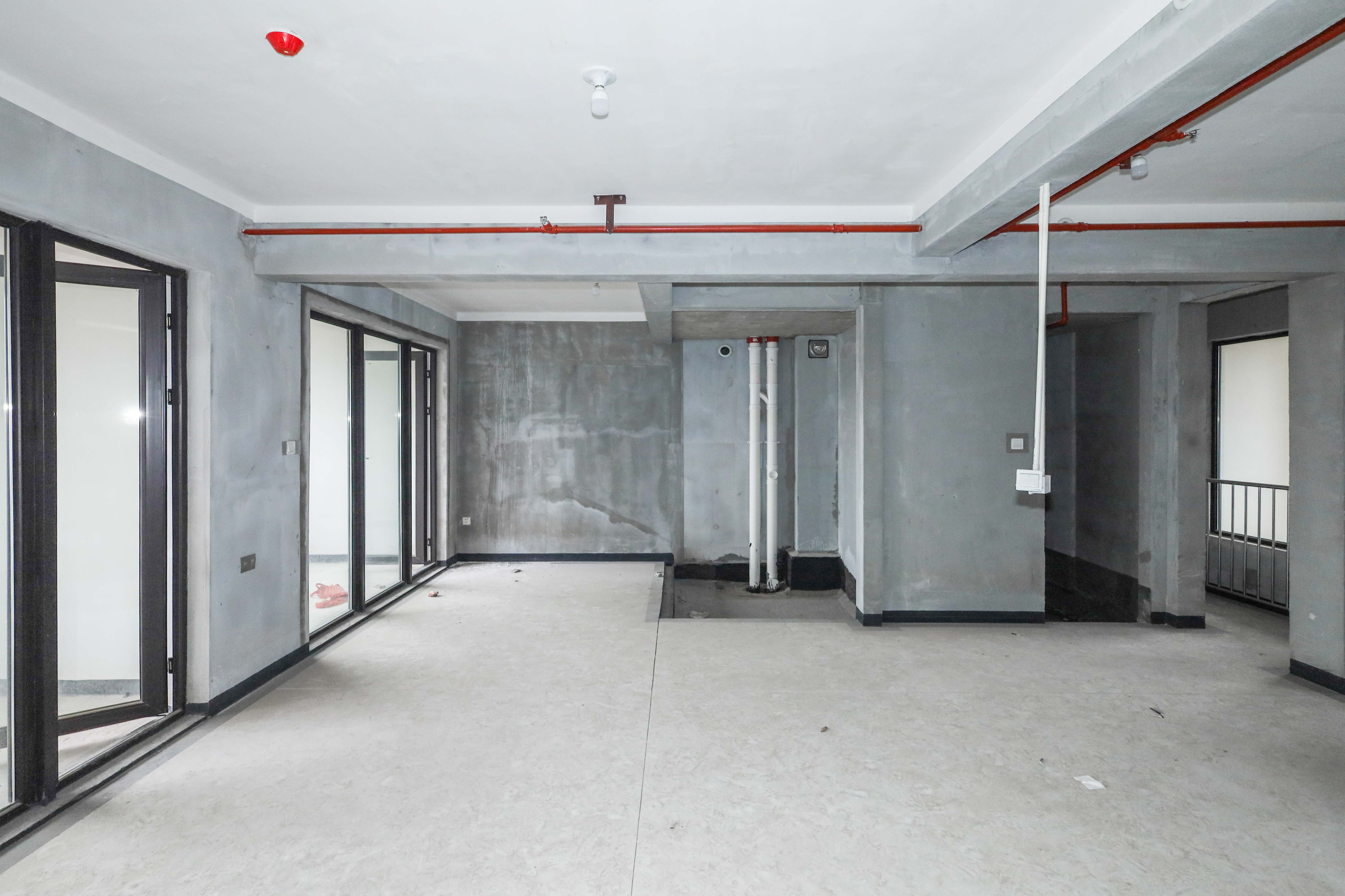 建发央著  4室2厅2卫   230.00万卧室