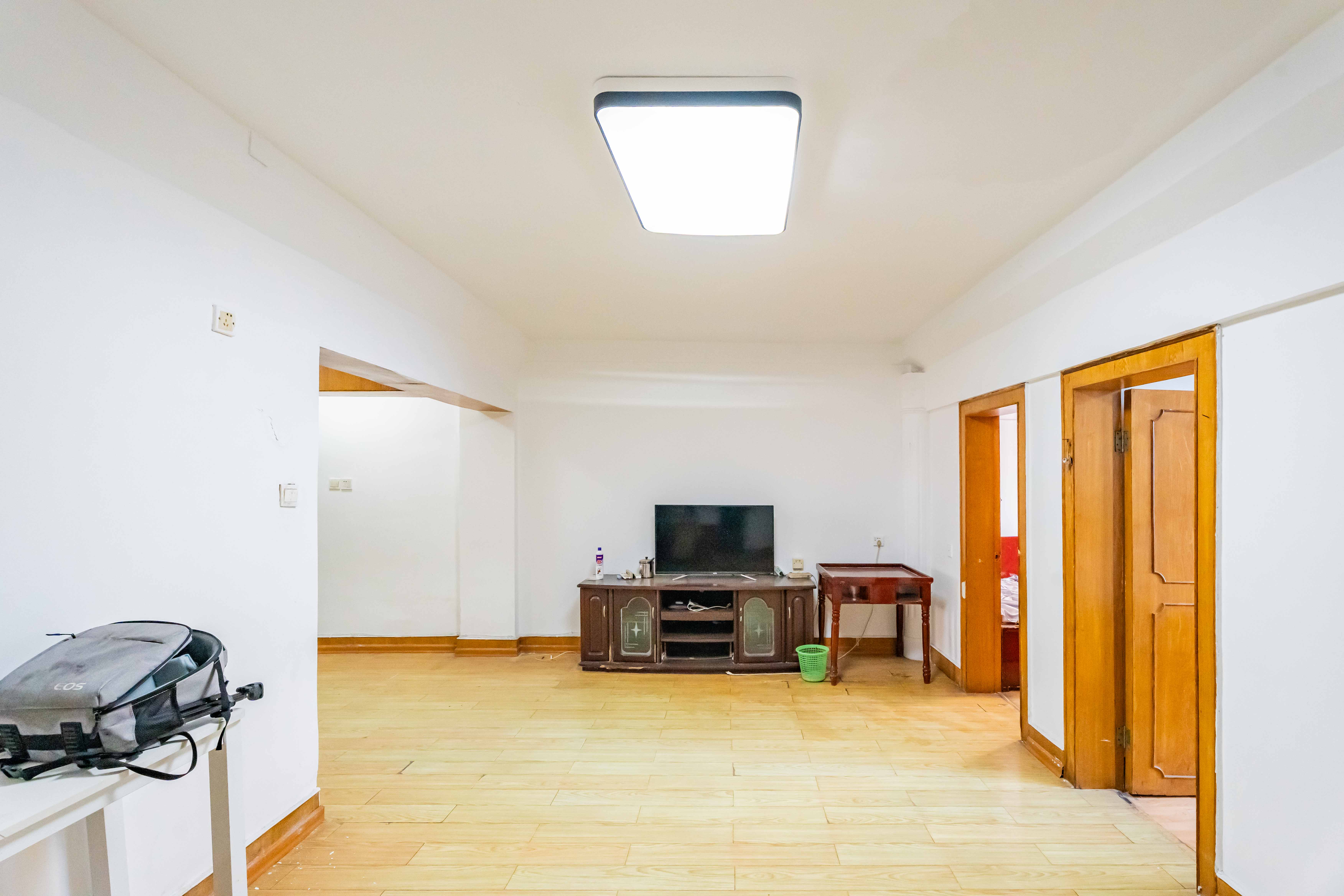 通泰街商居楼 3室1厅1卫 60.8万 通泰街商居楼 3室1厅1卫 60.8万客厅