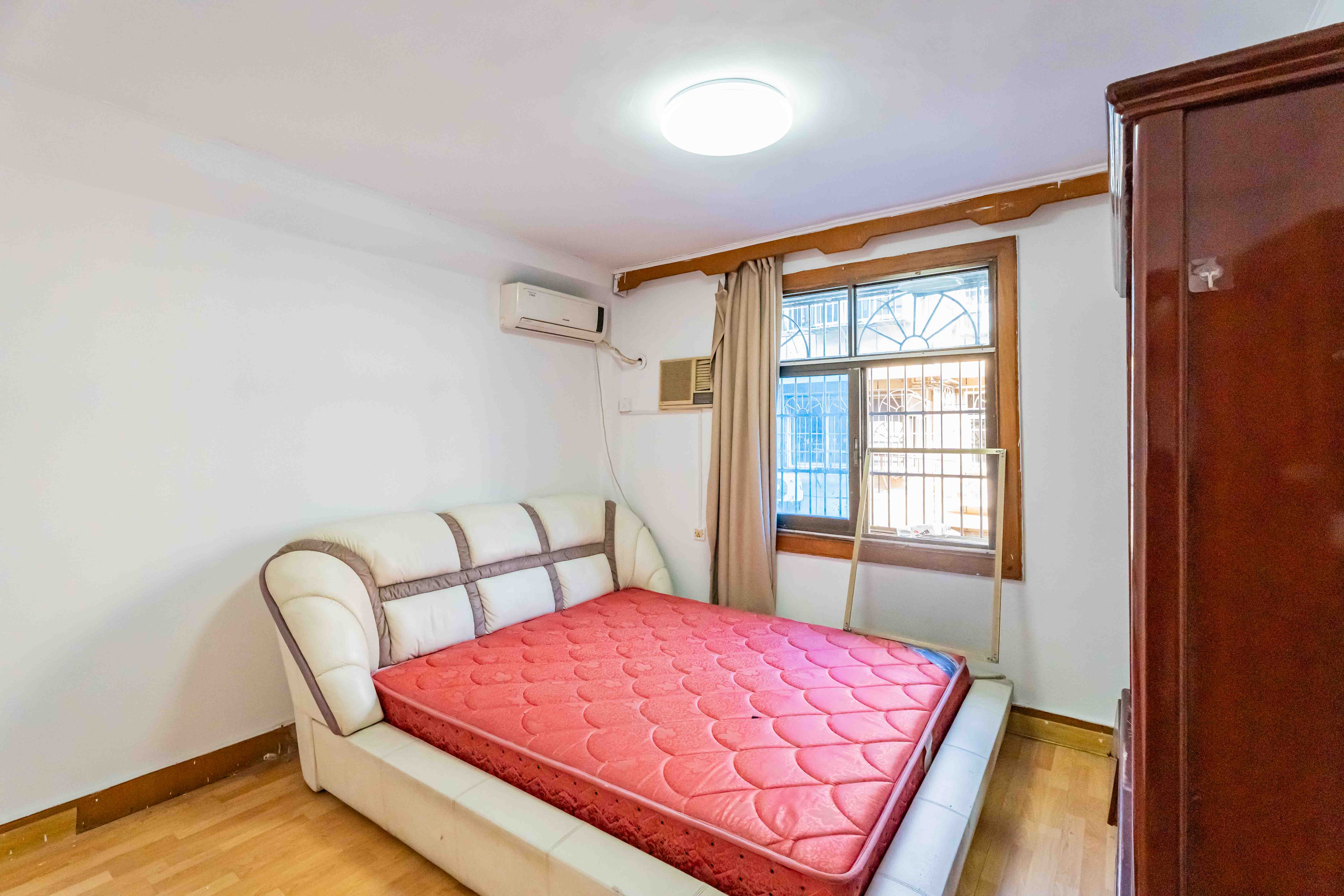 通泰街商居楼 3室1厅1卫 60.8万 通泰街商居楼 3室1厅1卫 60.8万卧室