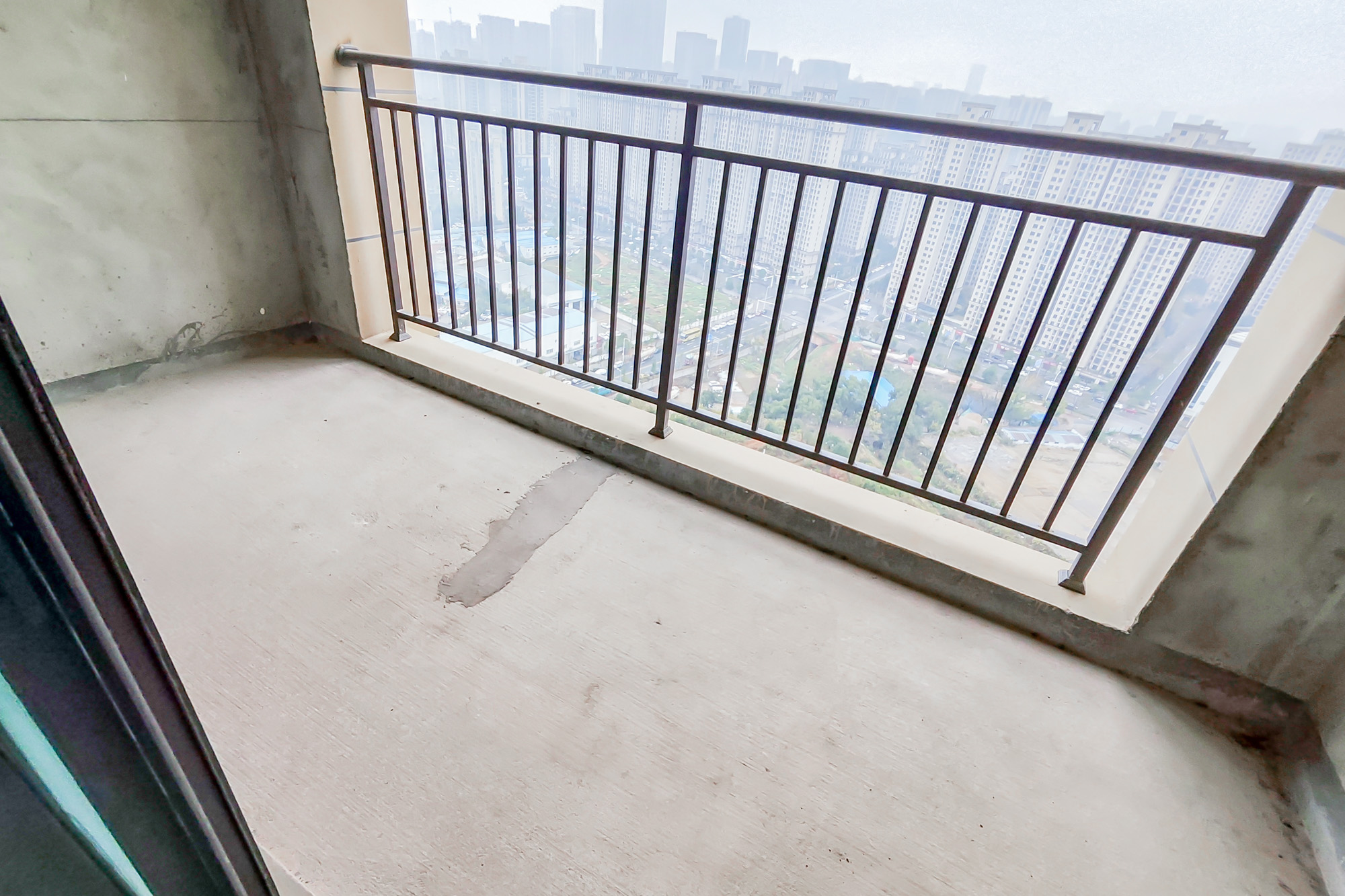 光明E城  4室2厅2卫   135.00万阳台