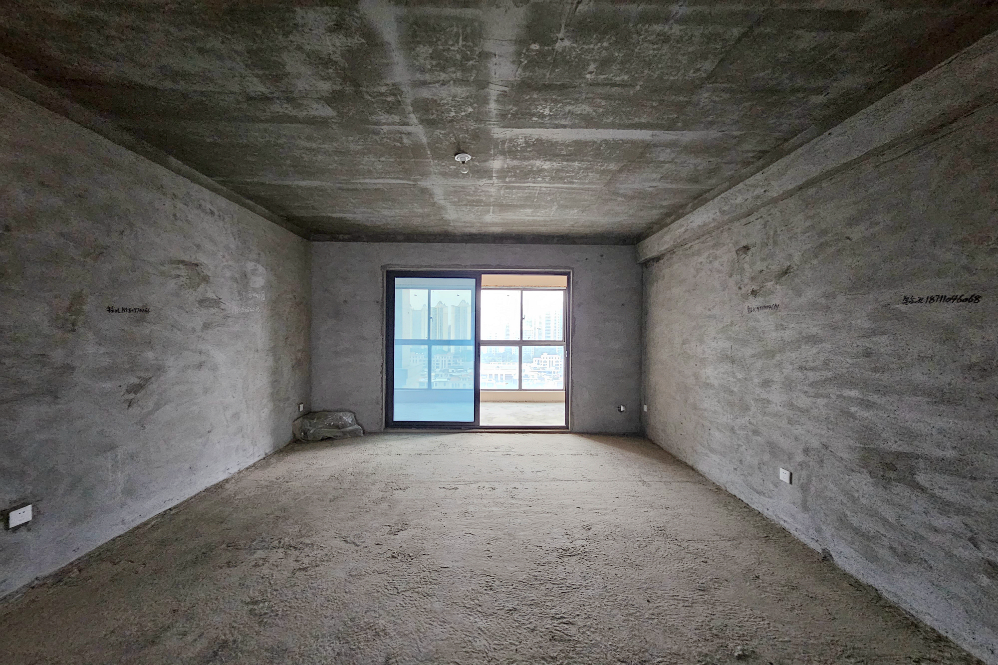 明昇壹城(明昇时代广场)一期  4室2厅2卫    235.0万 明昇壹城(明昇时代广场)一期  4室2厅2卫    235.0万客厅