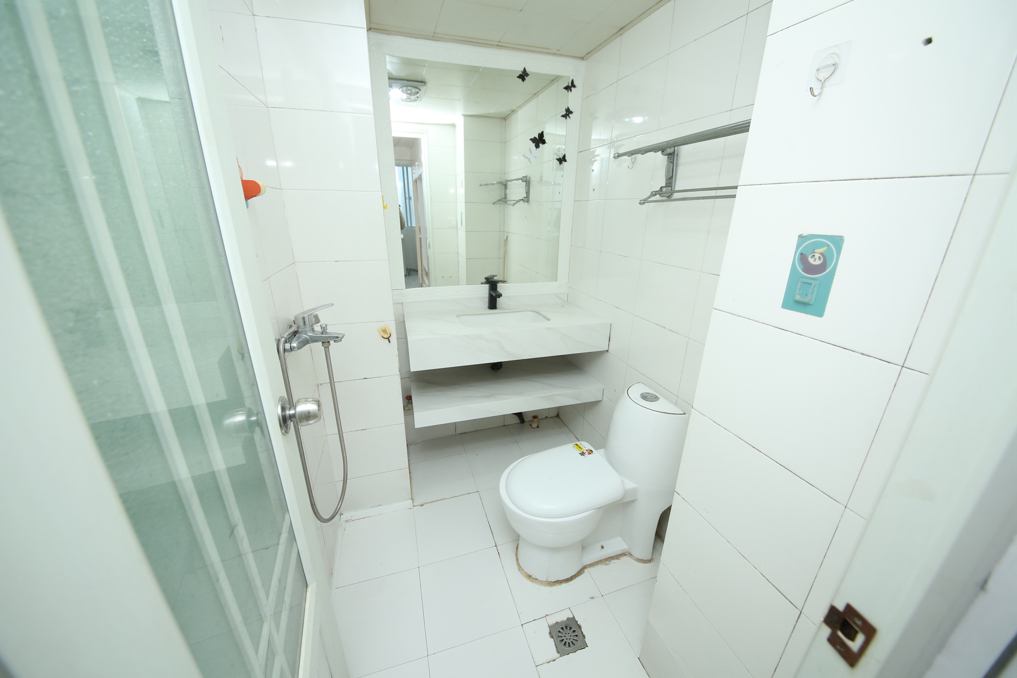 颐美会现代城  1室1厅1卫    48.88万卫生间