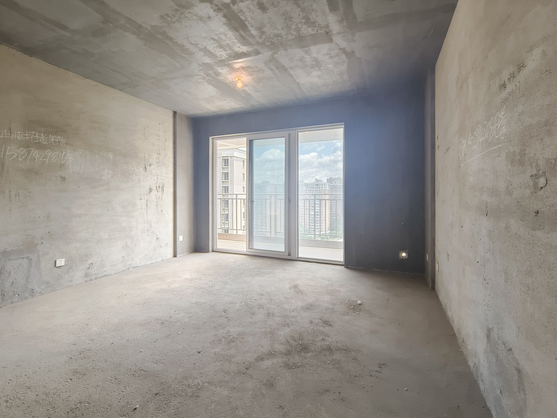 和悦城(蟠龙景苑) 4室2厅2卫 80.0万 和悦城(蟠龙景苑) 4室2厅2卫 80.0万客厅