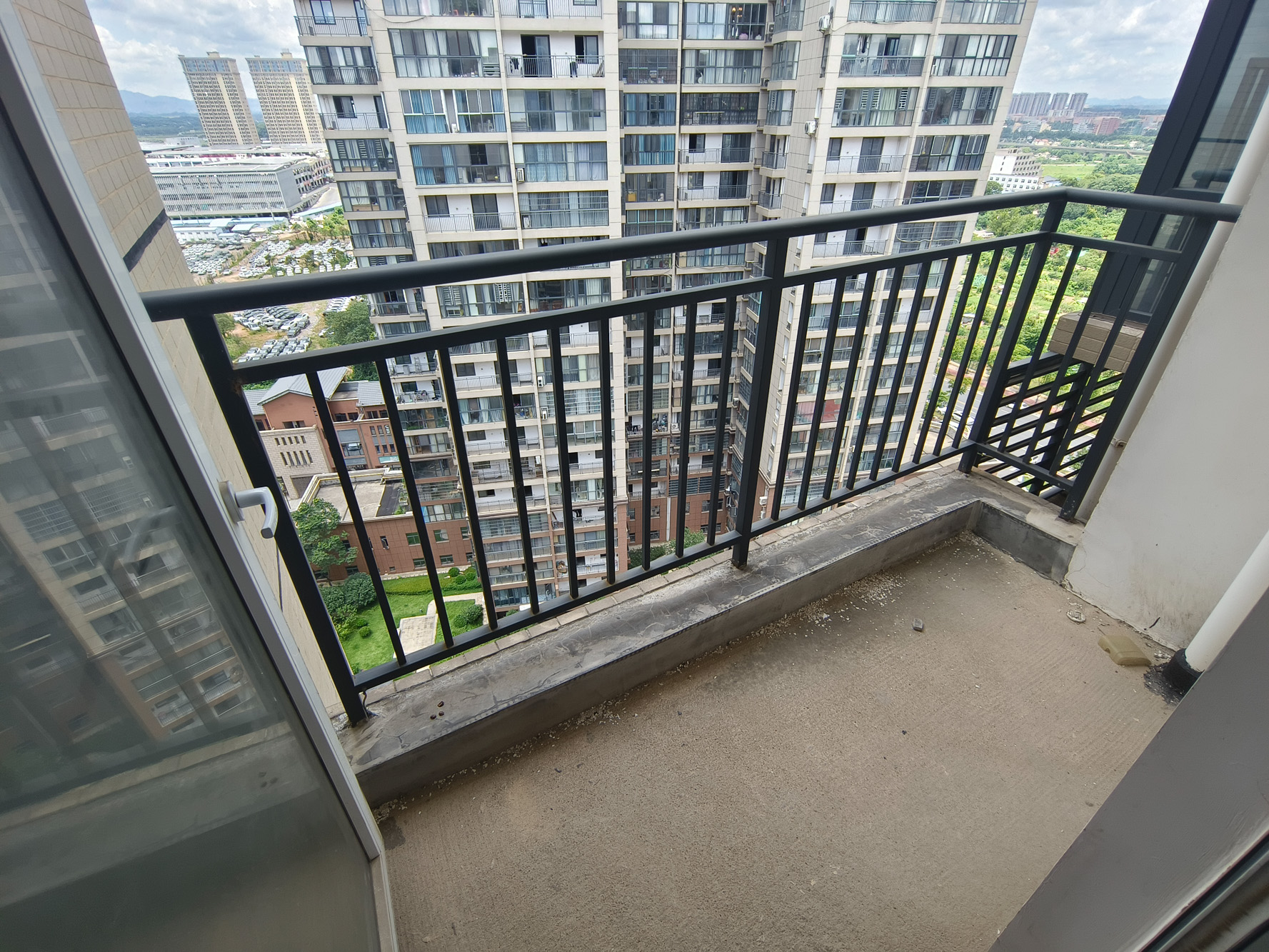 和悦城(蟠龙景苑) 4室2厅2卫 80.0万 和悦城(蟠龙景苑) 4室2厅2卫 80.0万阳台