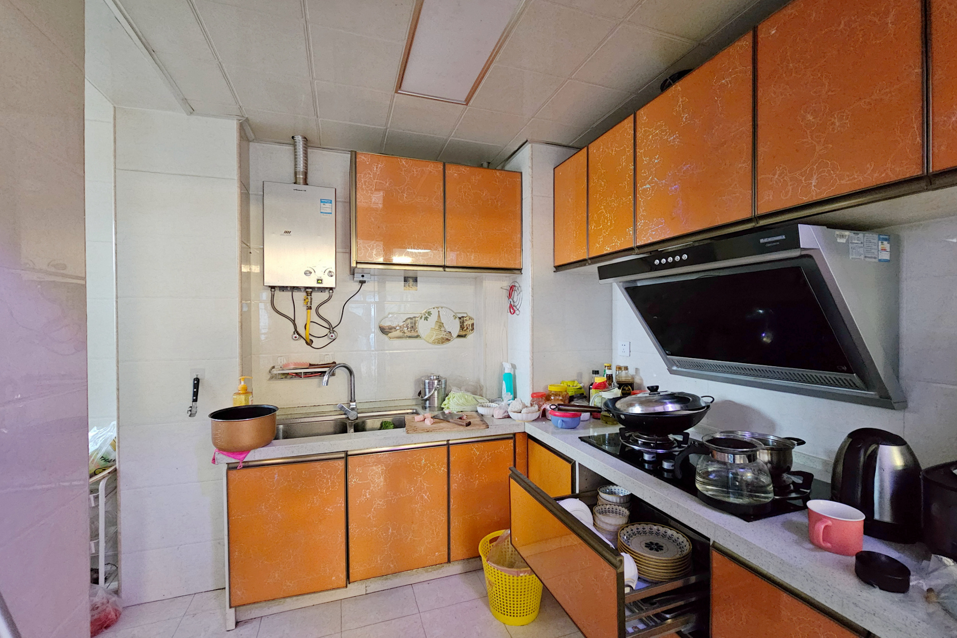 天下一家  3室2厅1卫    94.8万 天下一家  3室2厅1卫    94.8万厨房