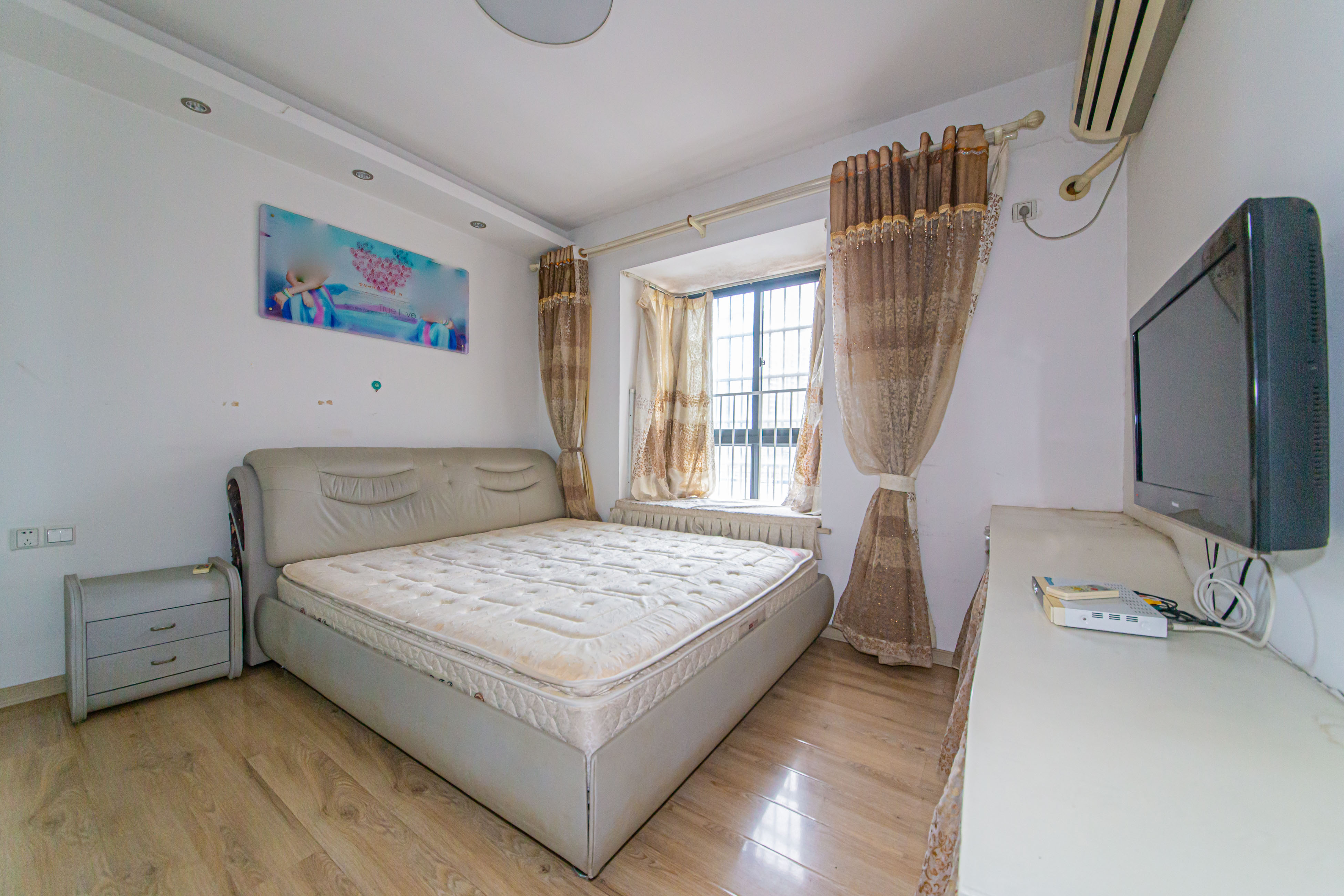 童话里  1室1厅1卫    38.0万 童话里  1室1厅1卫    38.0万卧室