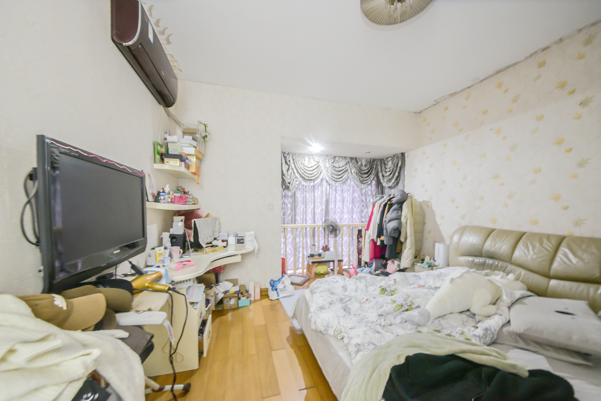 万博汇  3室2厅2卫   222.00万卧室