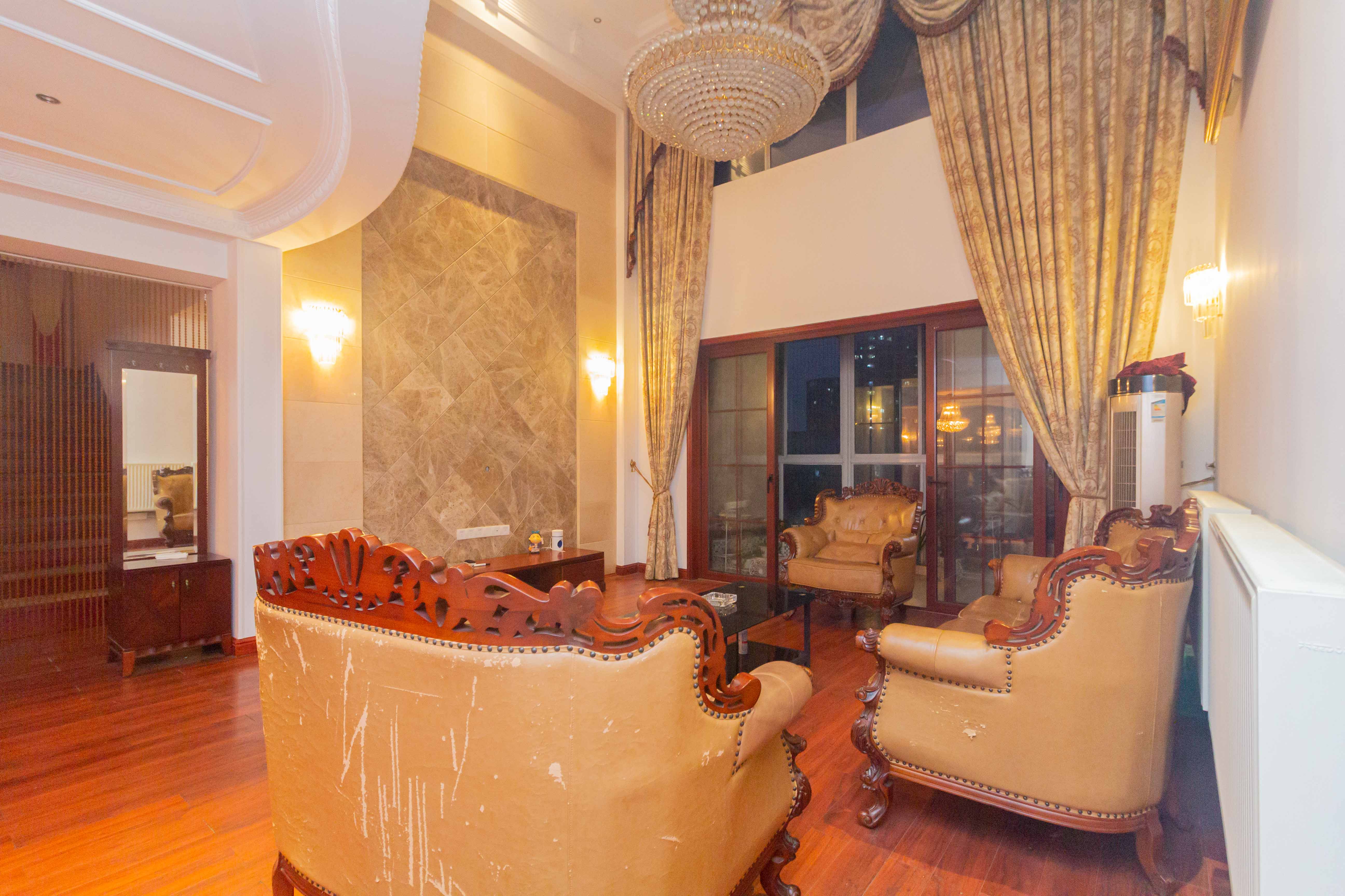 增辉凯旋帝景 5室3厅3卫 145.0万 增辉凯旋帝景 5室3厅3卫 145.0万客厅