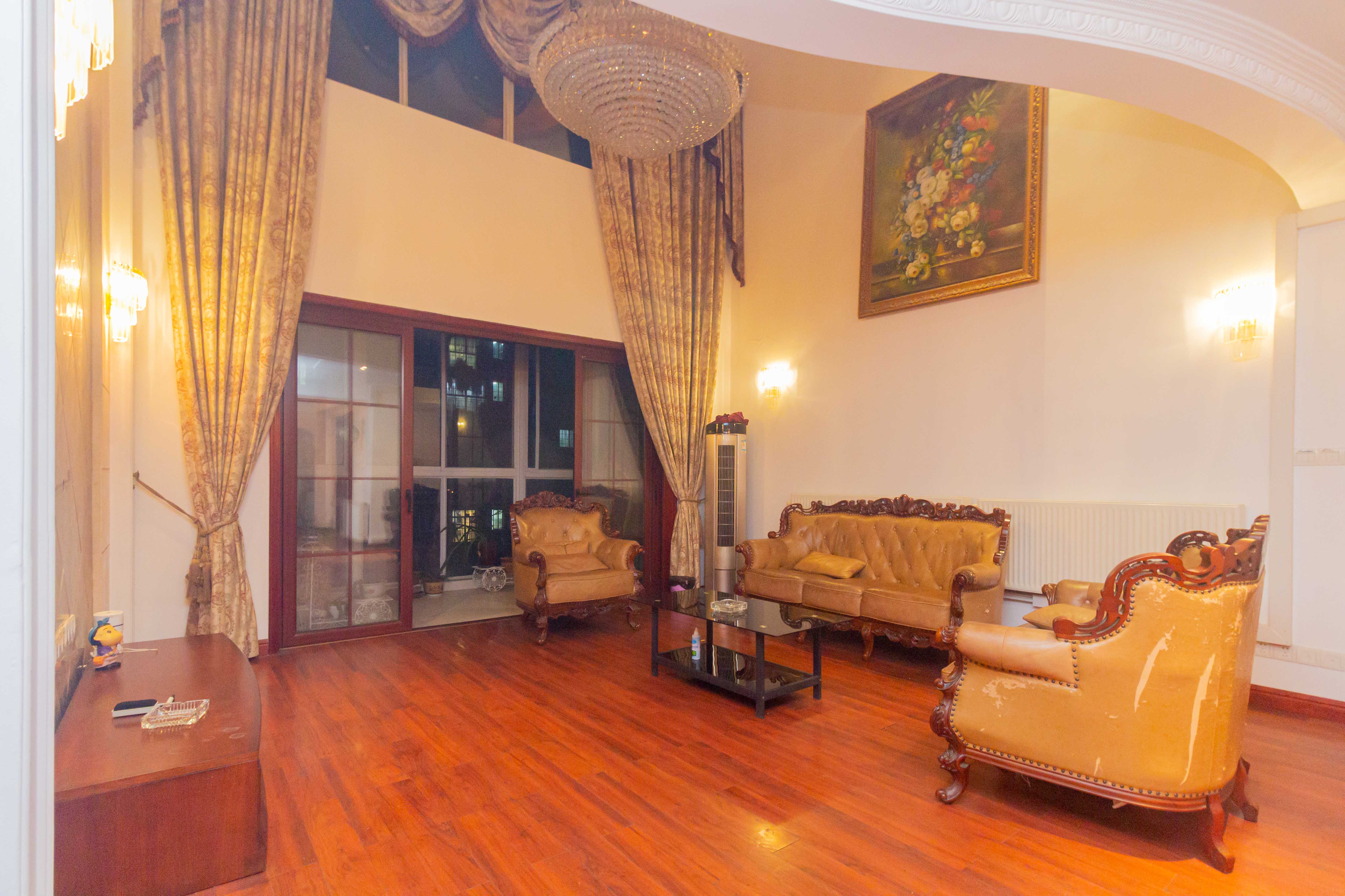 增辉凯旋帝景 5室3厅3卫 145.0万 增辉凯旋帝景 5室3厅3卫 145.0万客厅