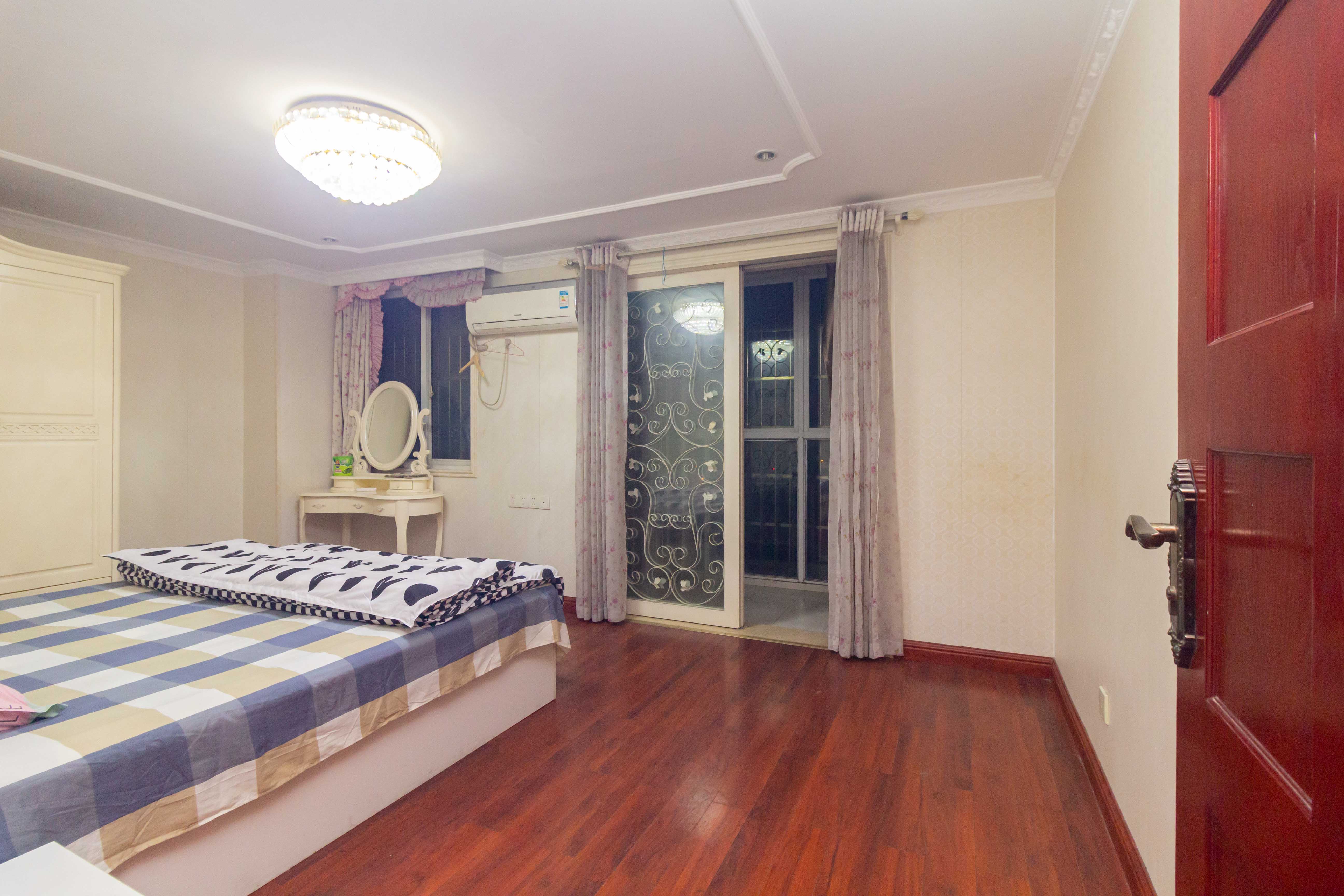 增辉凯旋帝景 5室3厅3卫 145.0万 增辉凯旋帝景 5室3厅3卫 145.0万卧室