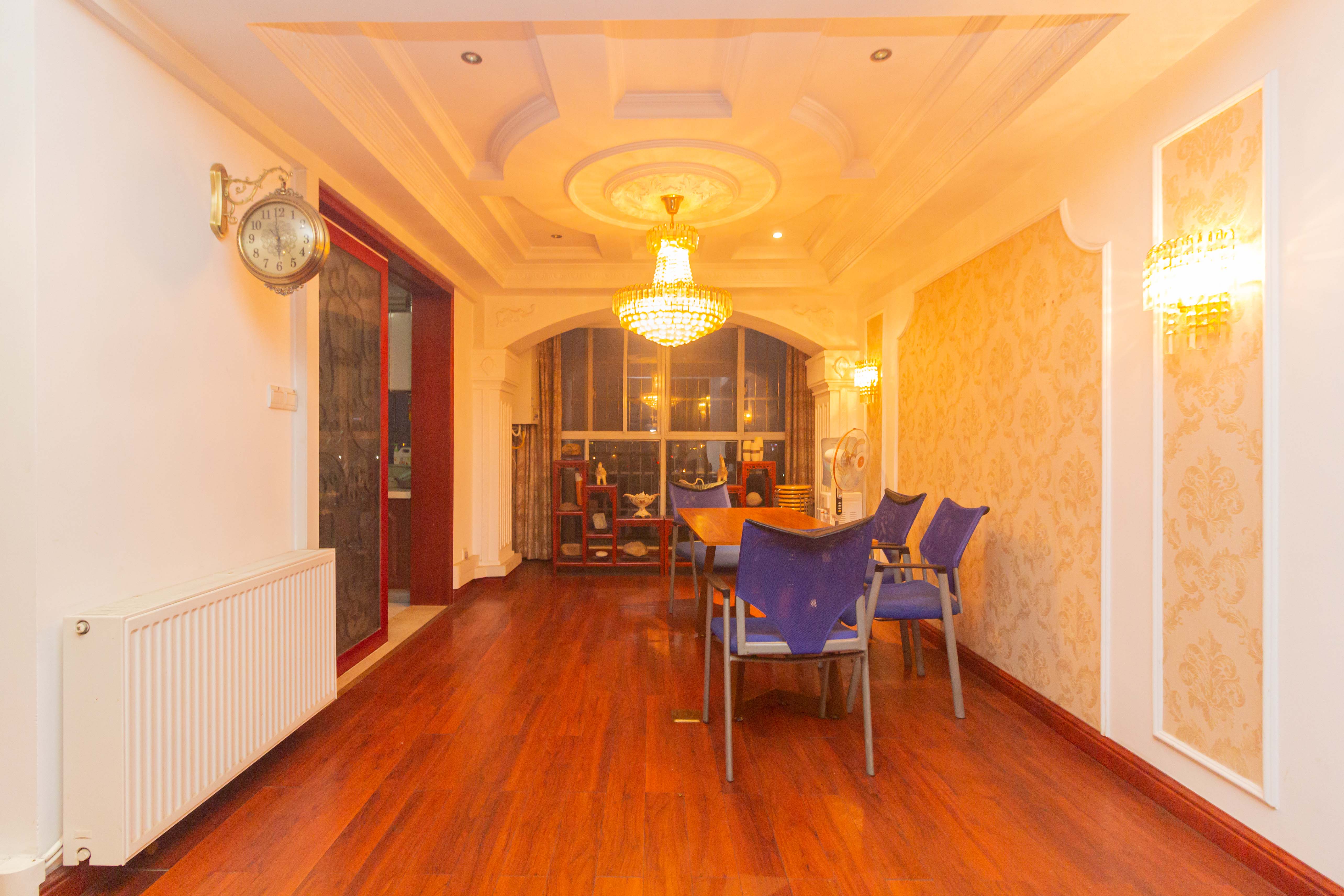 增辉凯旋帝景 5室3厅3卫 145.0万 增辉凯旋帝景 5室3厅3卫 145.0万客厅