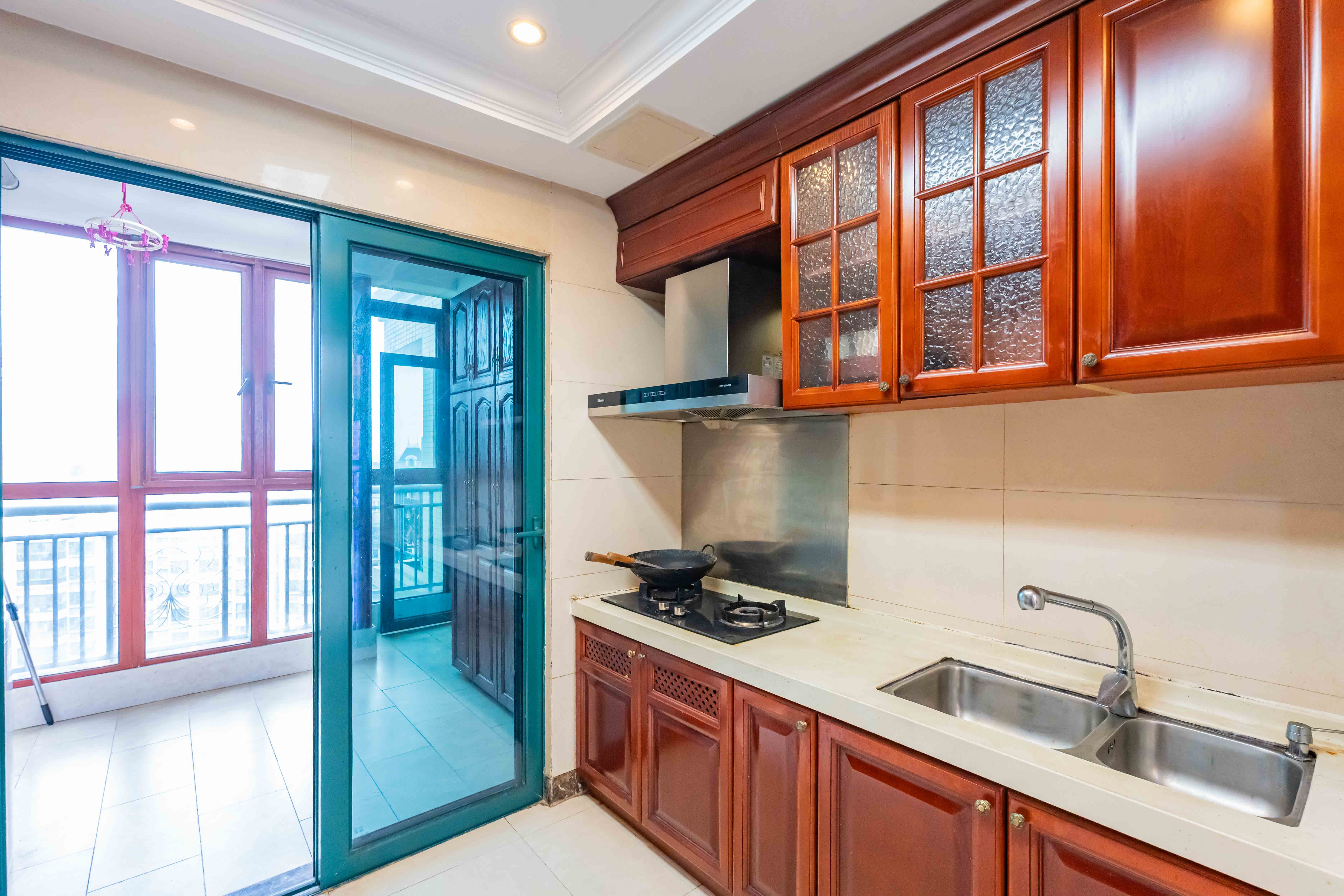 恒大雅苑  4室2厅1卫    223.0万厨房