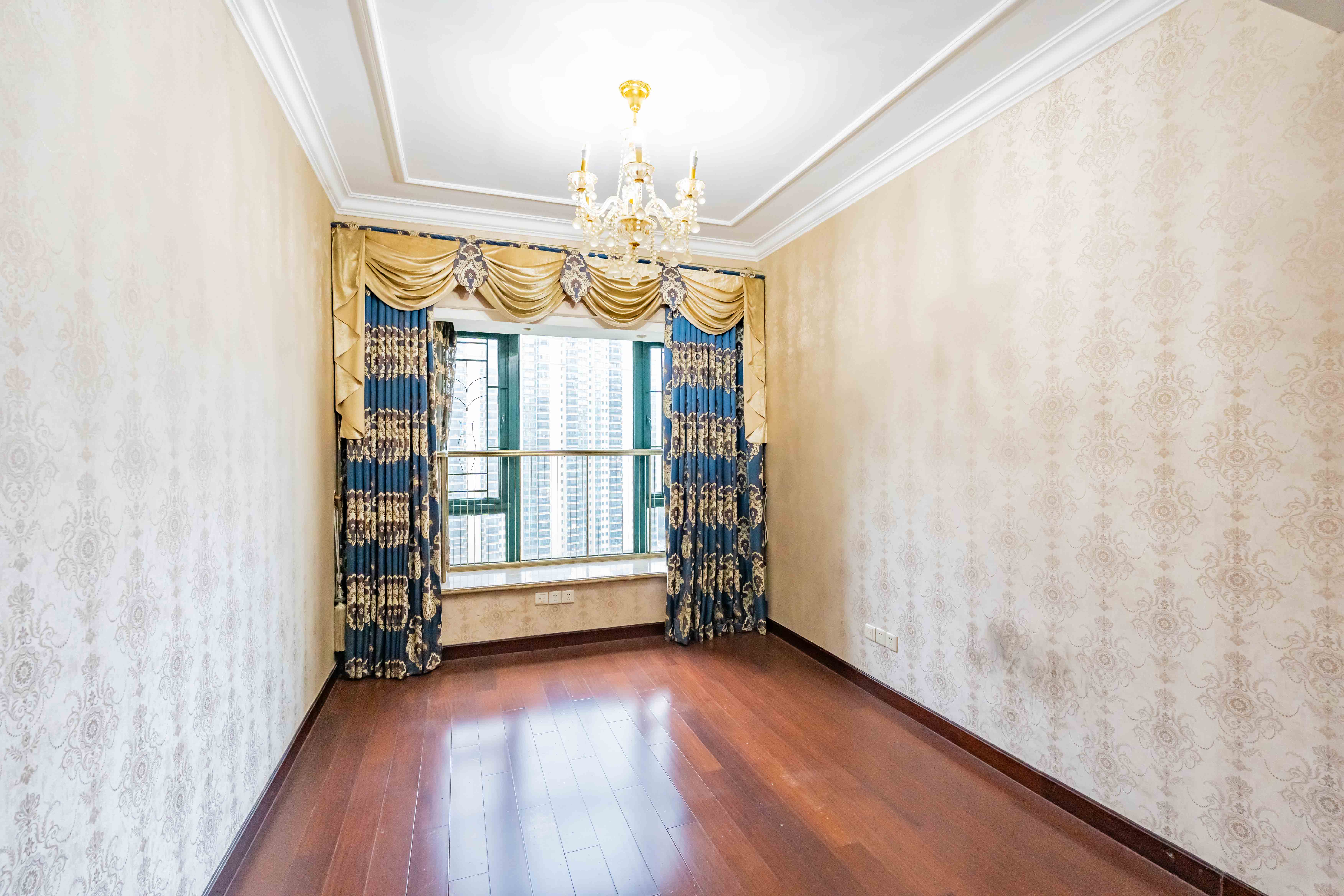 恒大雅苑  4室2厅1卫    223.0万卧室