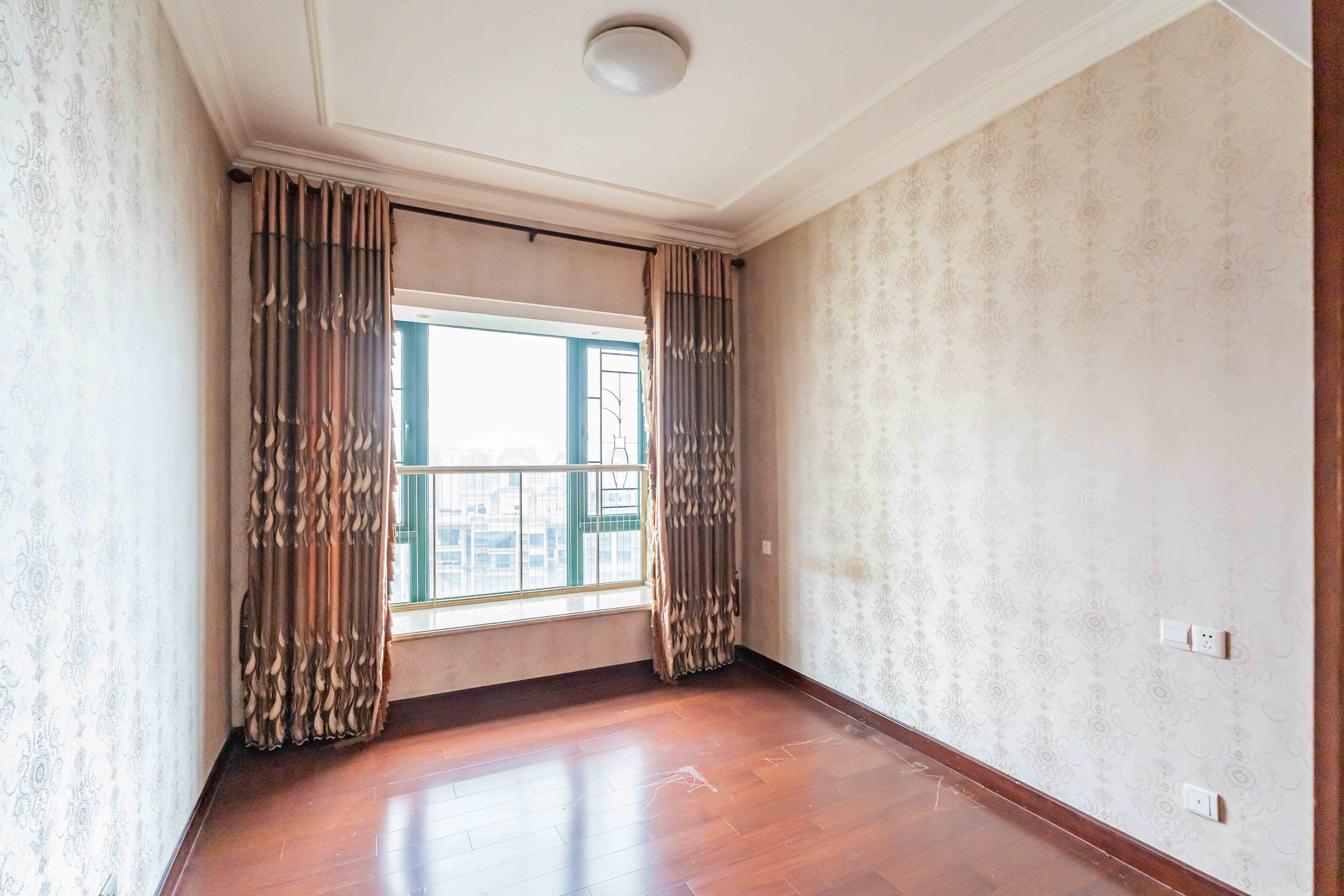 恒大雅苑  4室2厅1卫    223.0万卧室