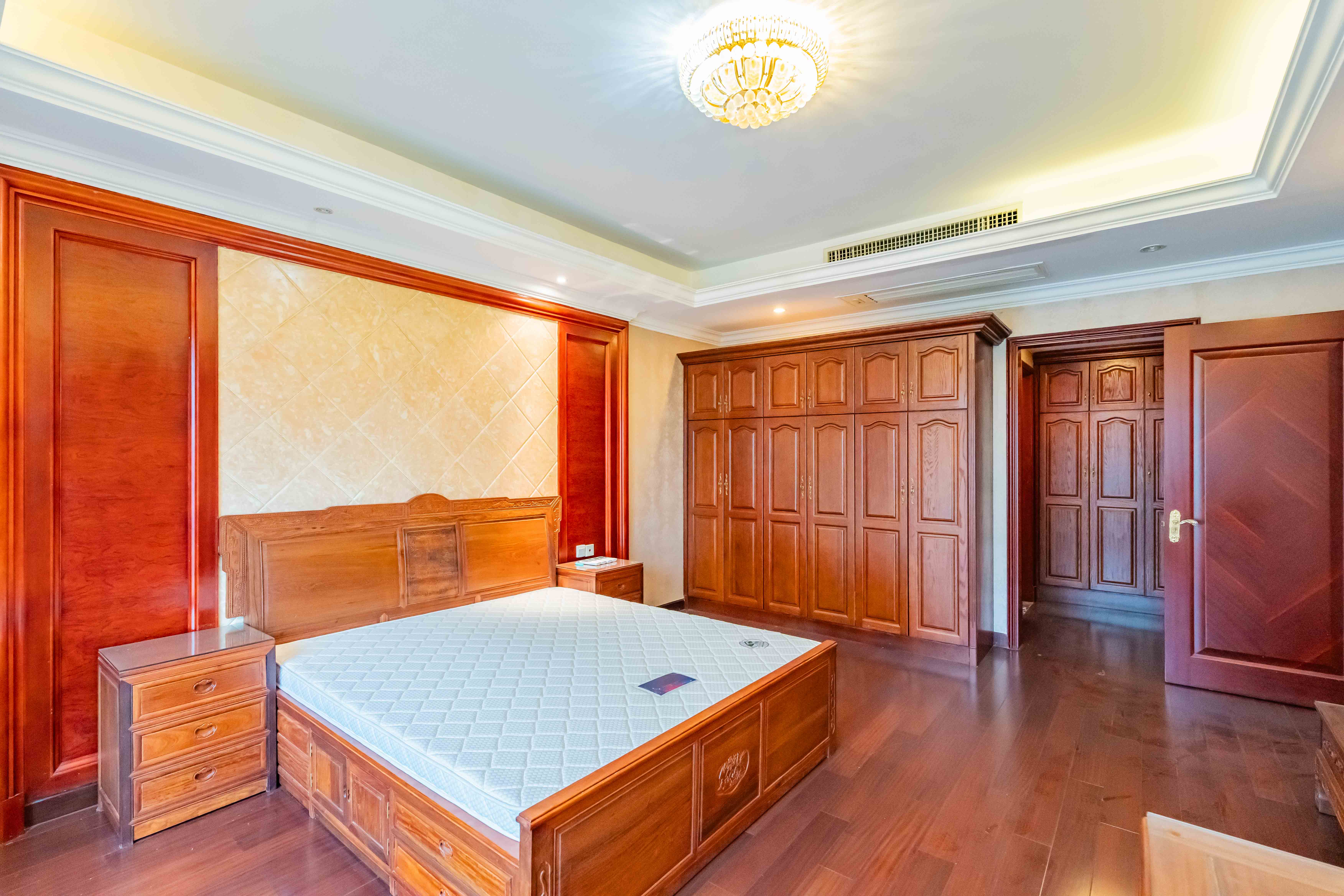 恒大雅苑  4室2厅1卫    223.0万卧室