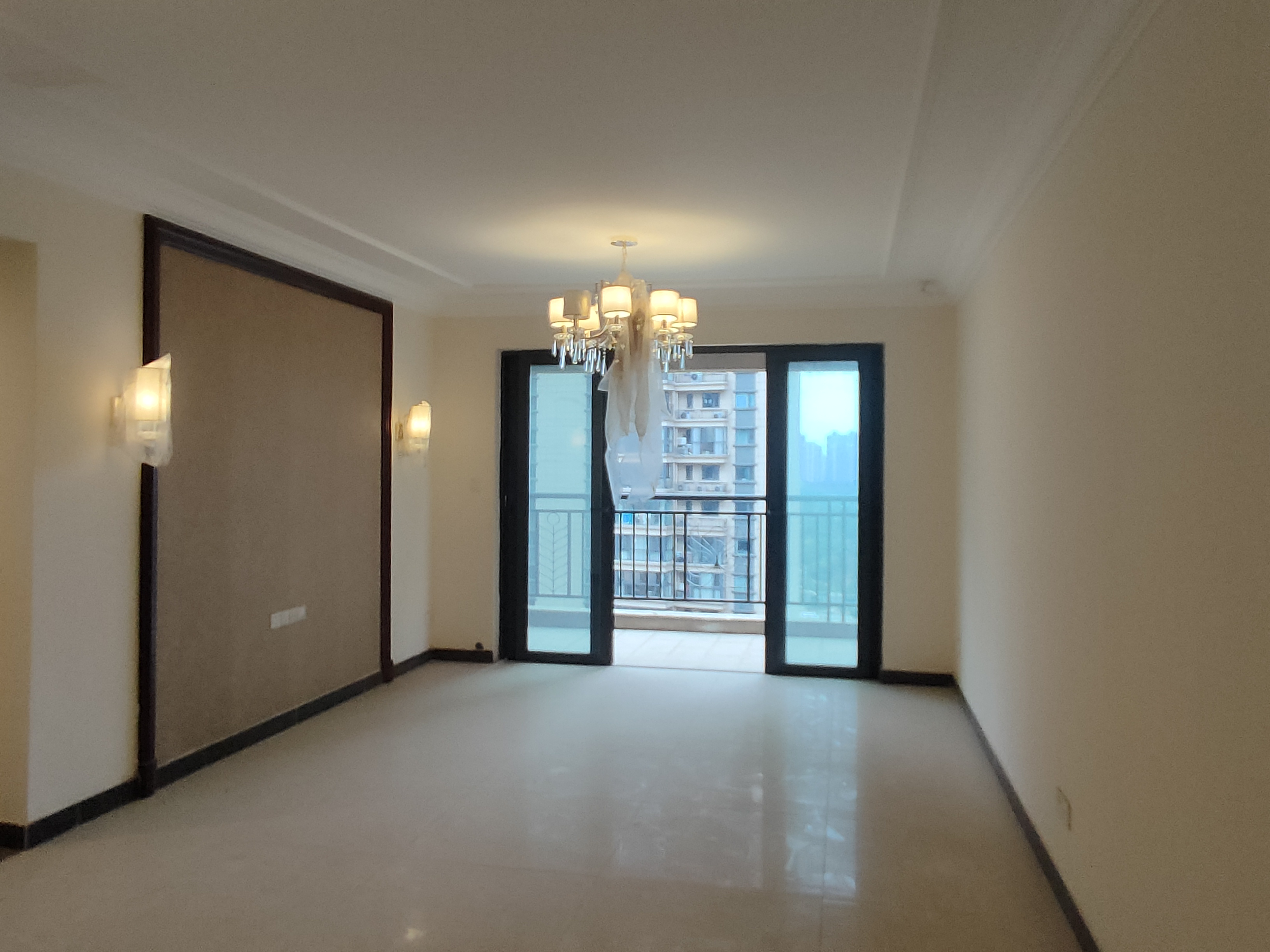 恒大华府  3室2厅2卫    70.8万 恒大华府  3室2厅2卫    70.8万室内图