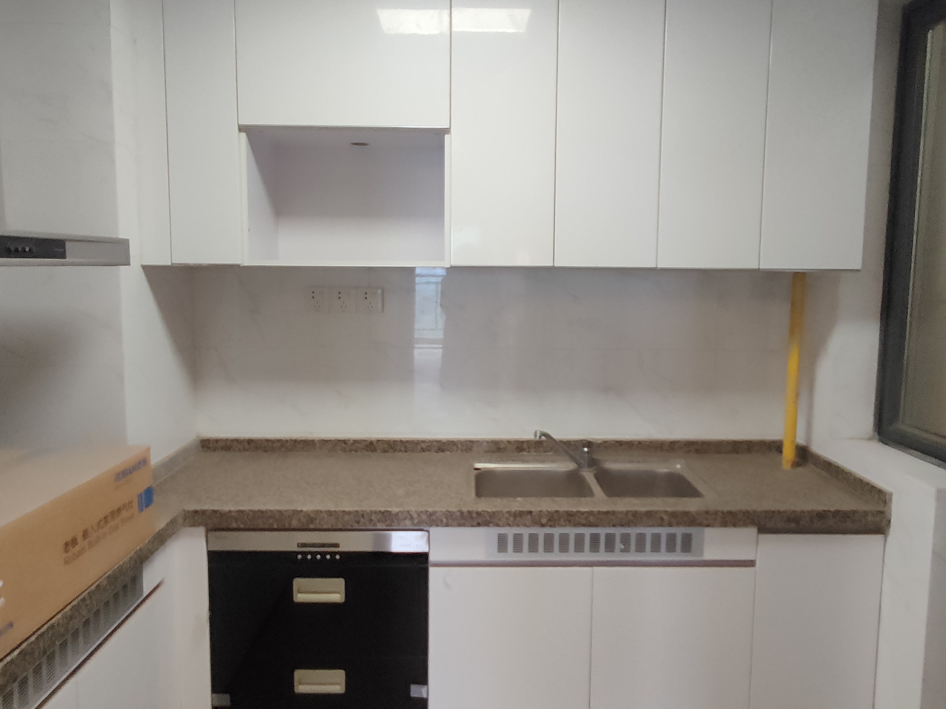 恒大华府  3室2厅2卫    70.8万 恒大华府  3室2厅2卫    70.8万室内图