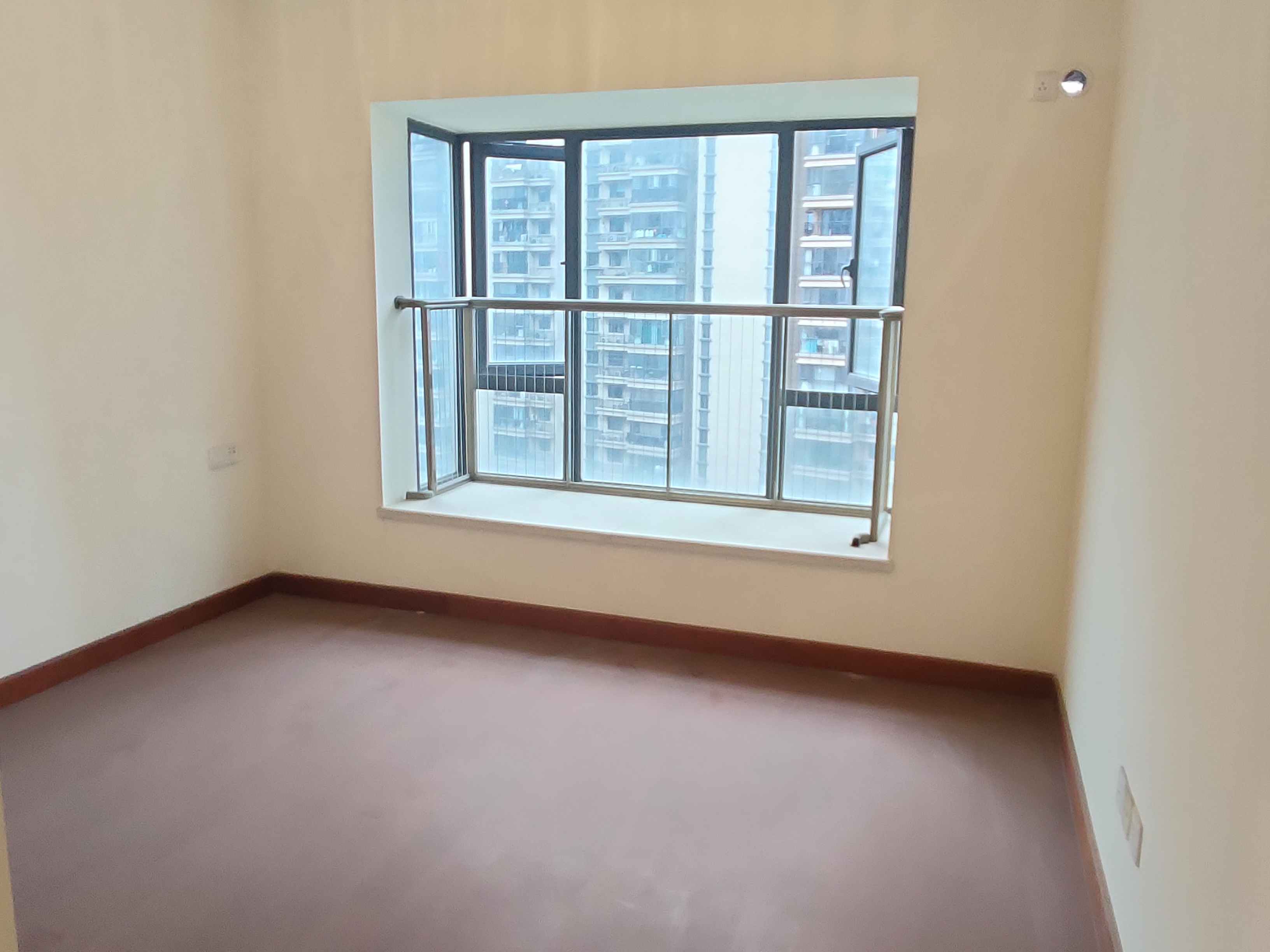 恒大华府  3室2厅2卫    70.8万 恒大华府  3室2厅2卫    70.8万室内图