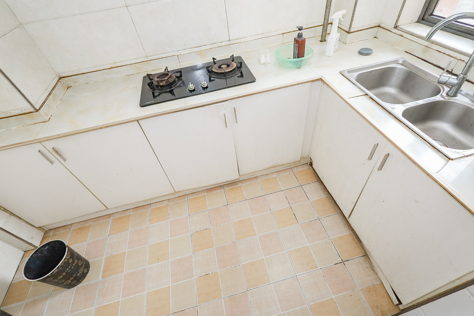 中城丽景香山园  4室2厅2卫    160.0万厨房