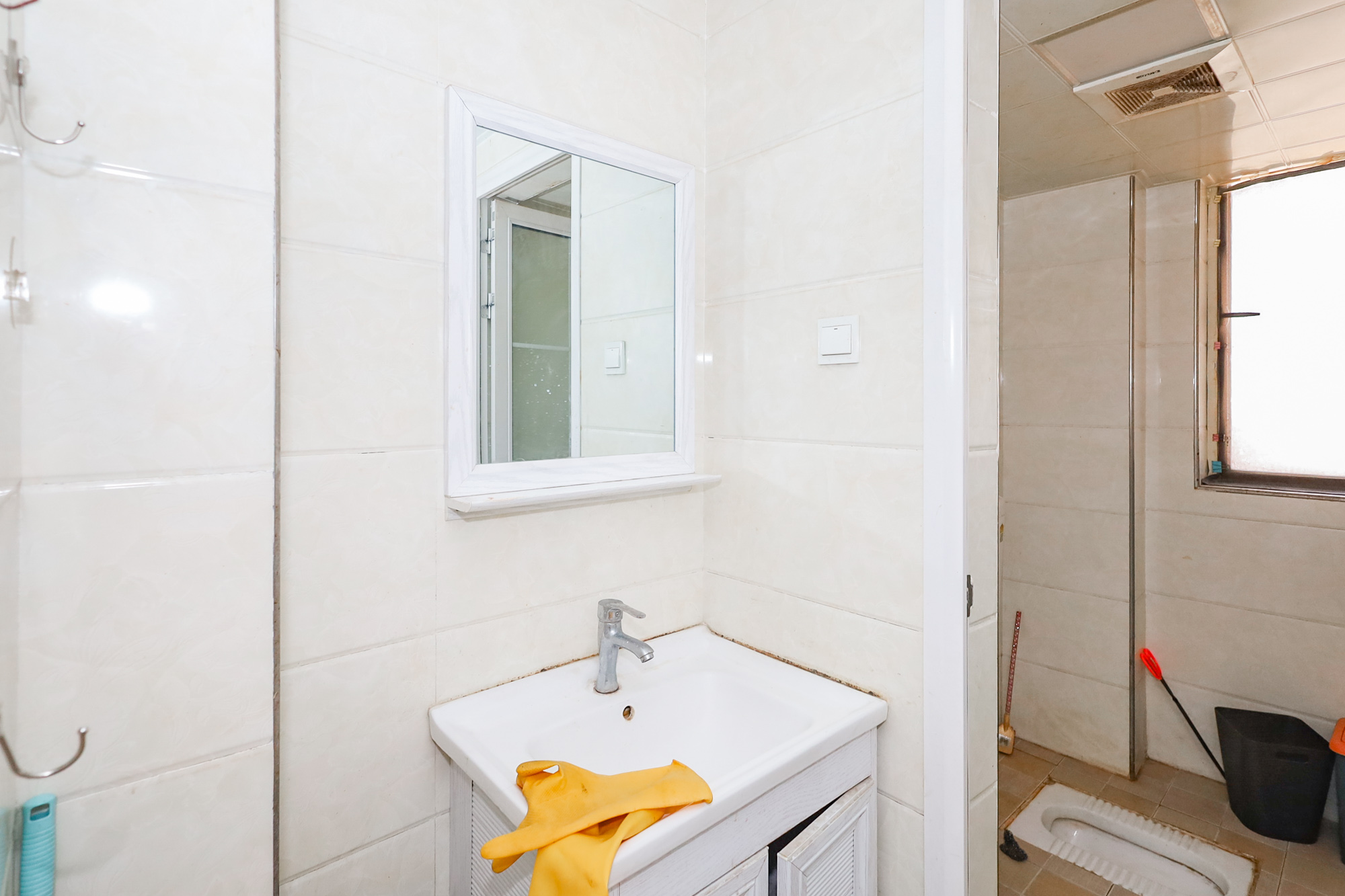 中城丽景香山园  4室2厅2卫    160.0万卫生间