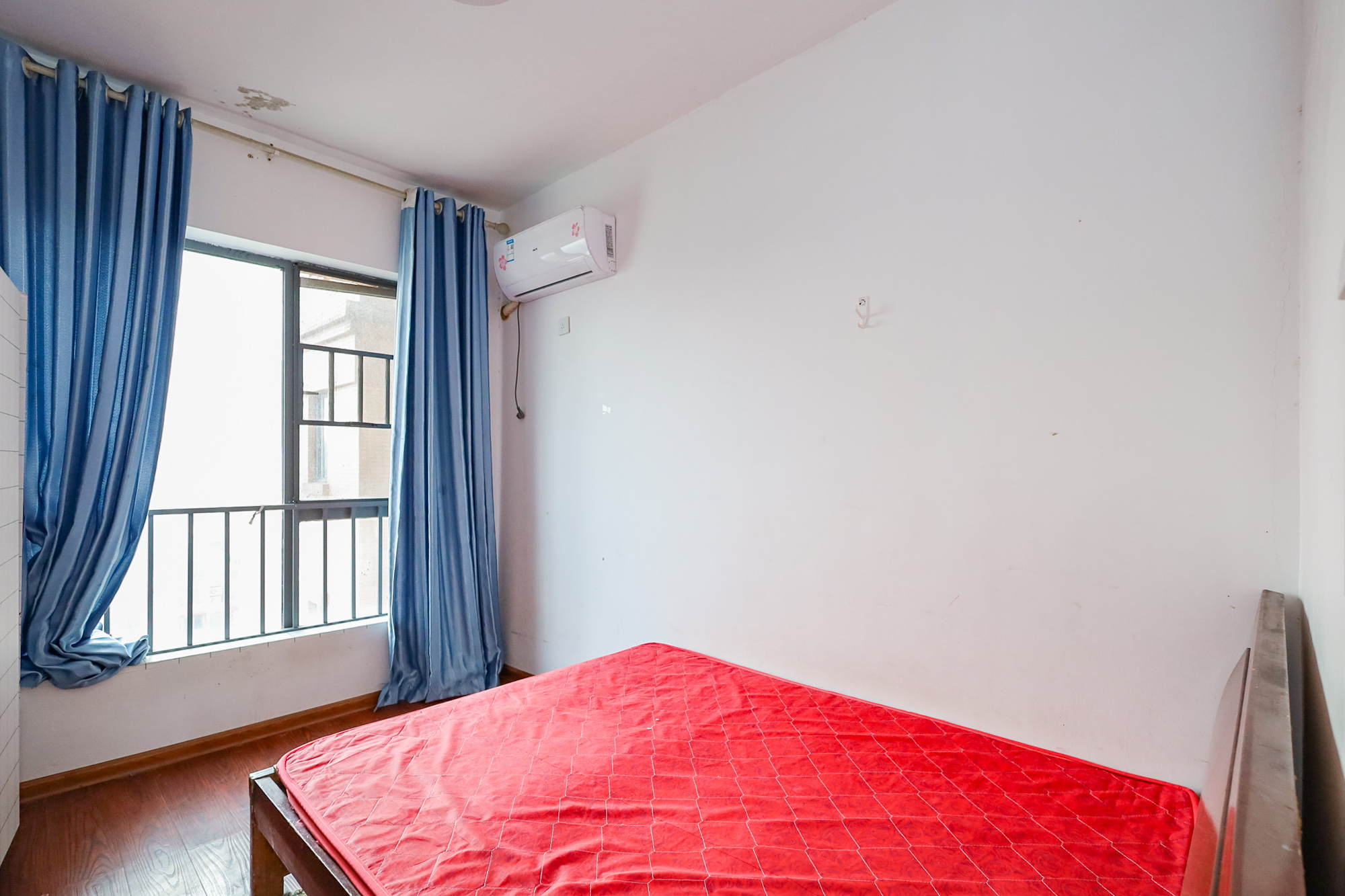 中城丽景香山园  4室2厅2卫    160.0万卧室