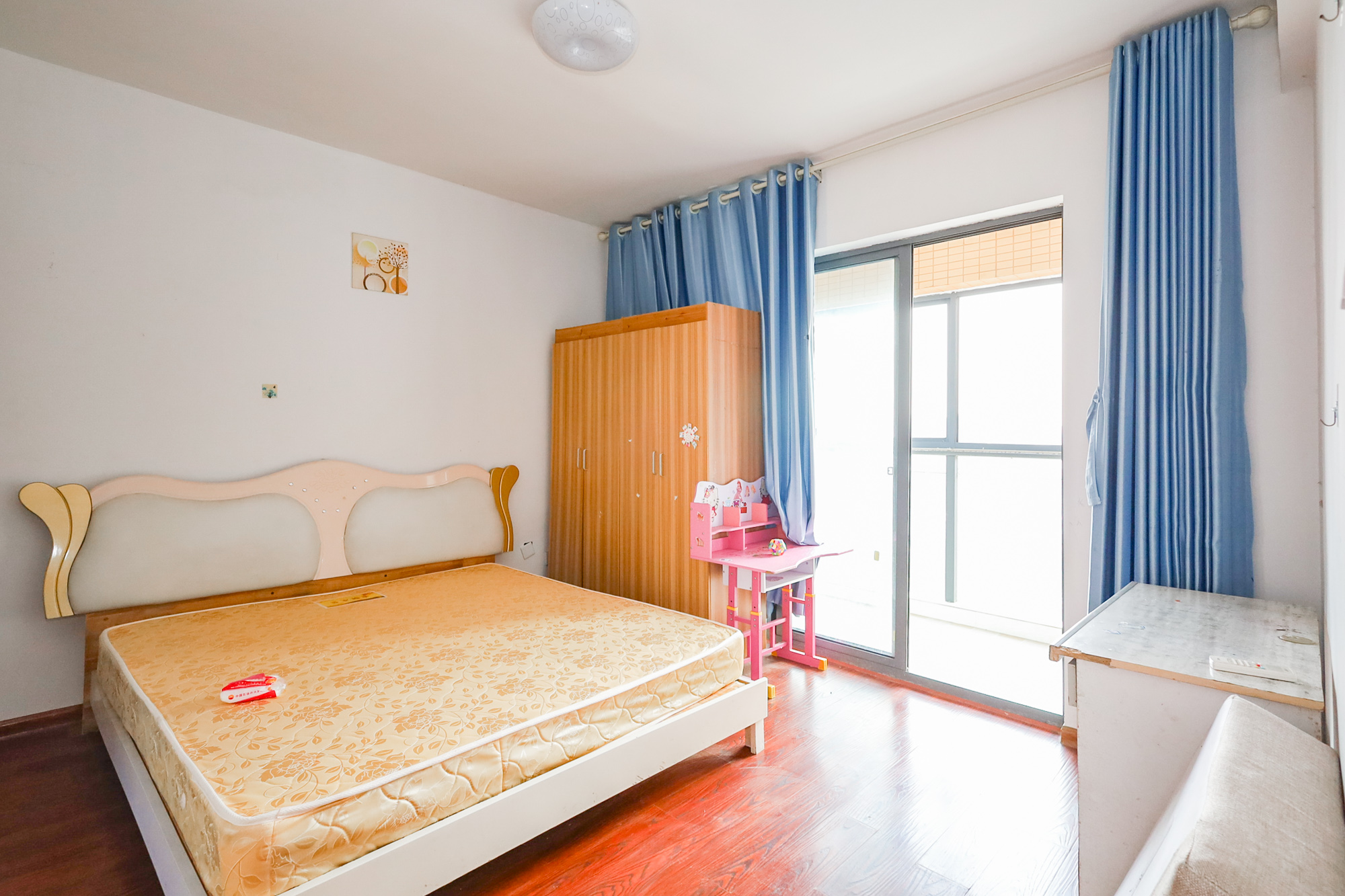 中城丽景香山园  4室2厅2卫    160.0万卧室