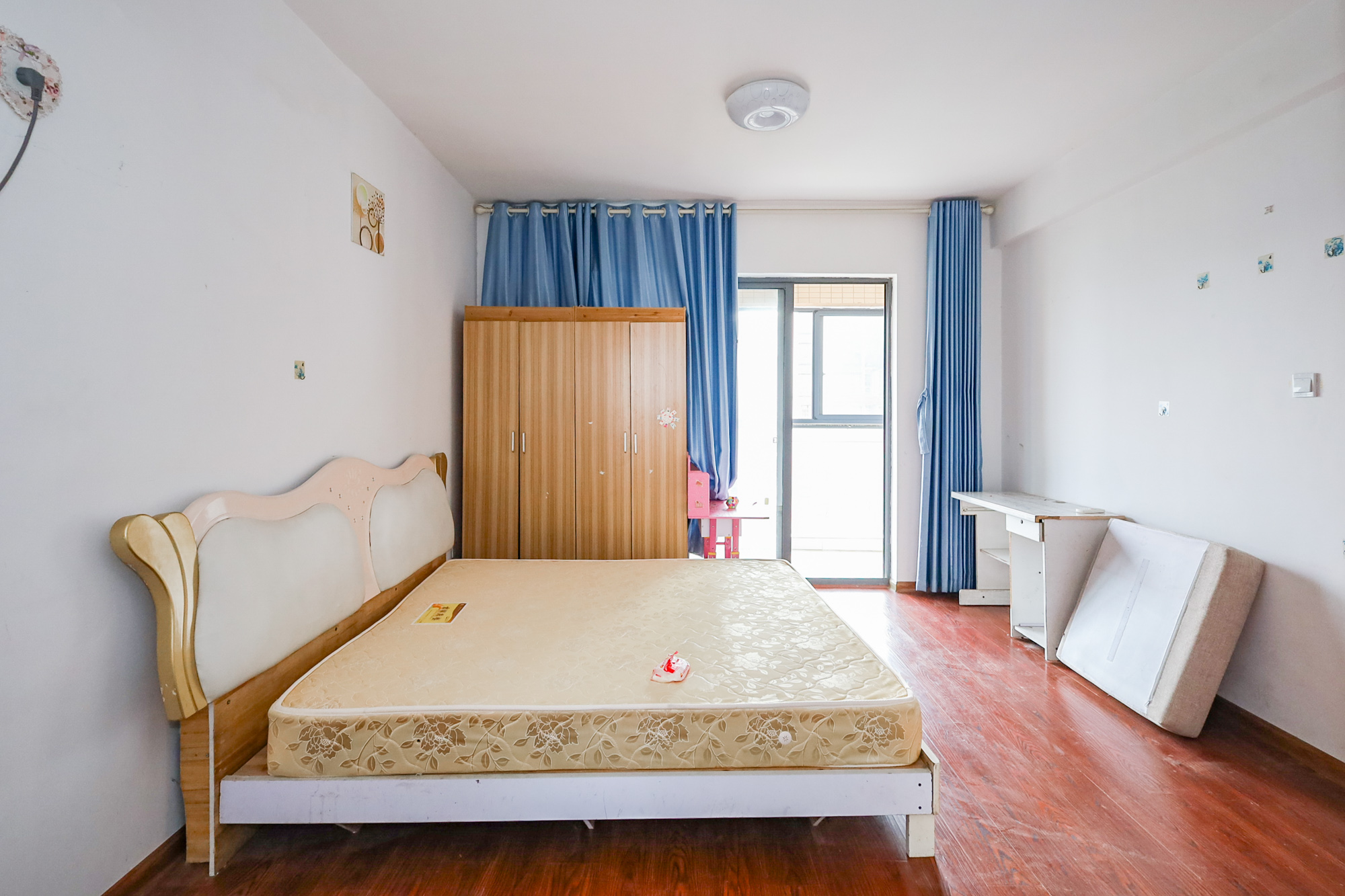 中城丽景香山园  4室2厅2卫    160.0万卧室