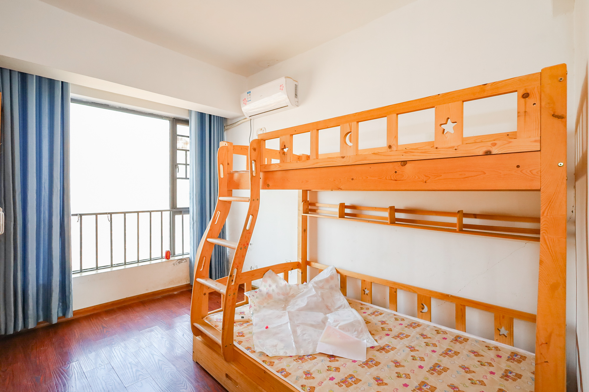 中城丽景香山园  4室2厅2卫    160.0万卧室