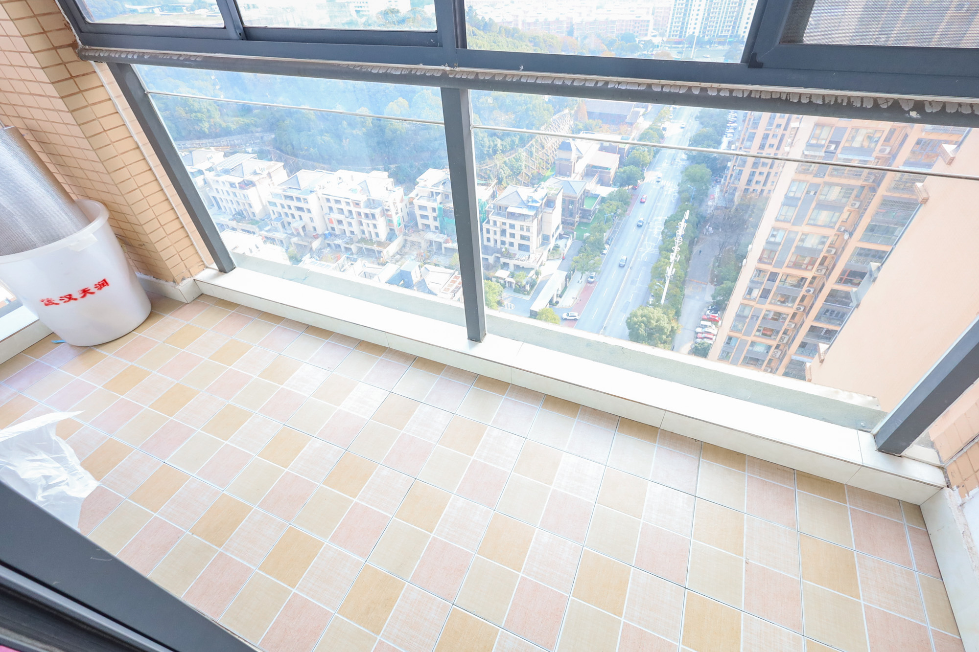 中城丽景香山园  4室2厅2卫    160.0万阳台