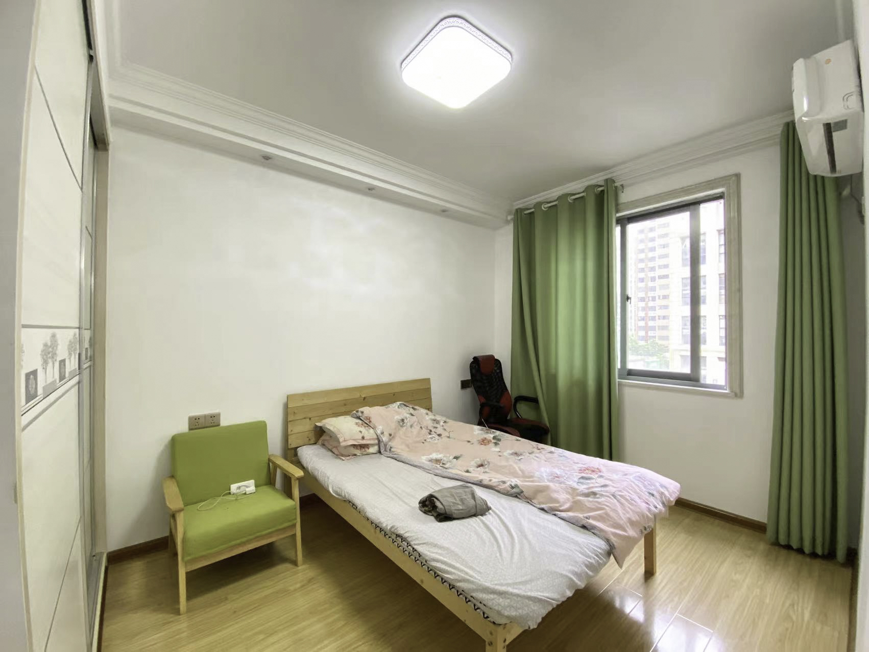 汇景豪庭  1室1厅1卫   52.00万卧室